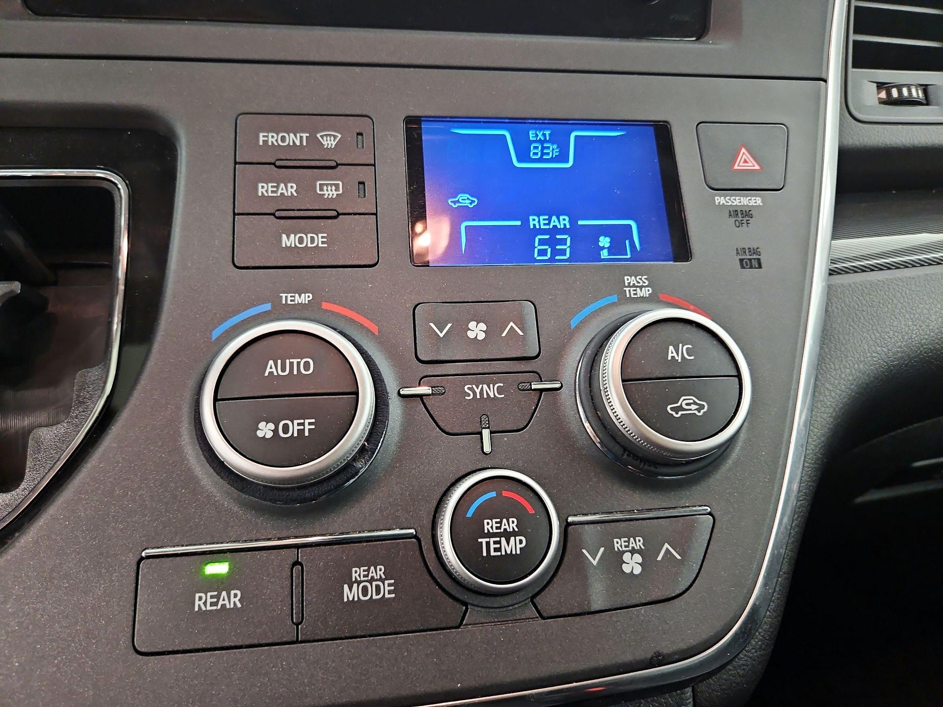 Thumbnail: 2017 Toyota Sienna - 15
