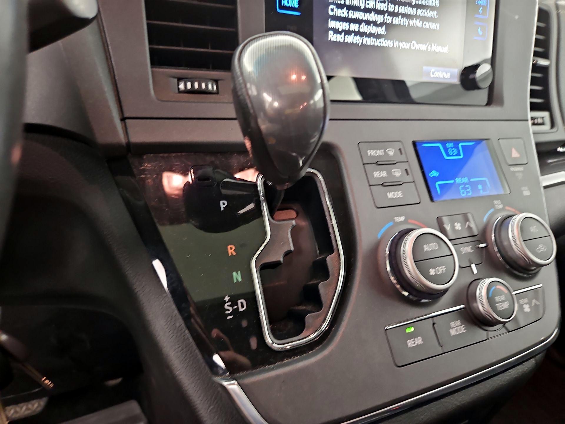 Thumbnail: 2017 Toyota Sienna - 16