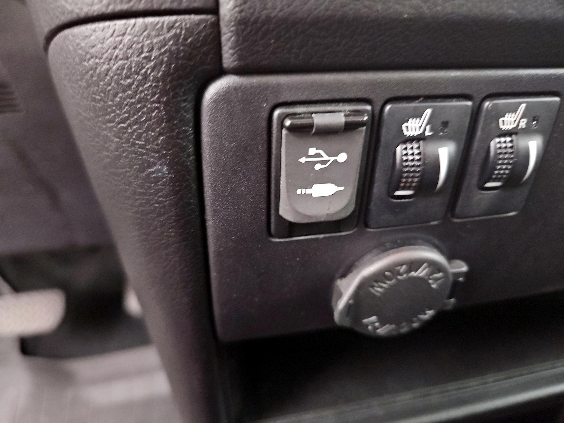 Thumbnail: 2017 Toyota Sienna - 17