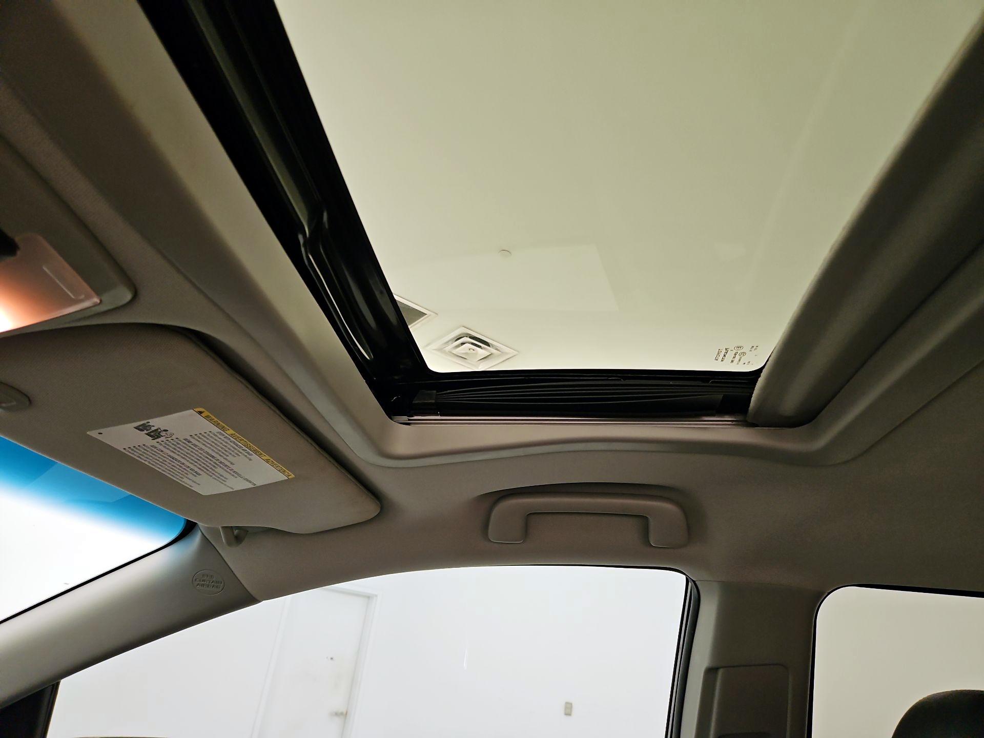 Thumbnail: 2017 Toyota Sienna - 18