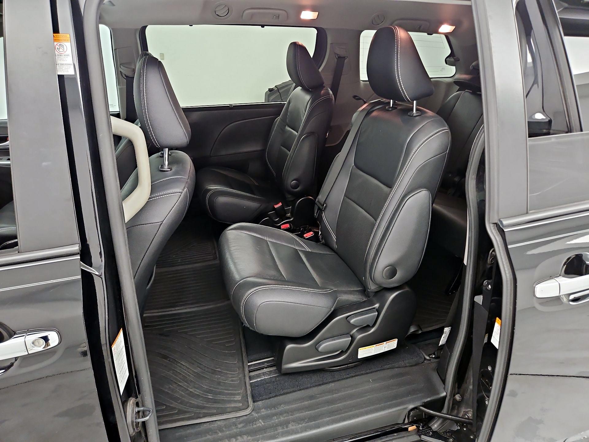 Thumbnail: 2017 Toyota Sienna - 19