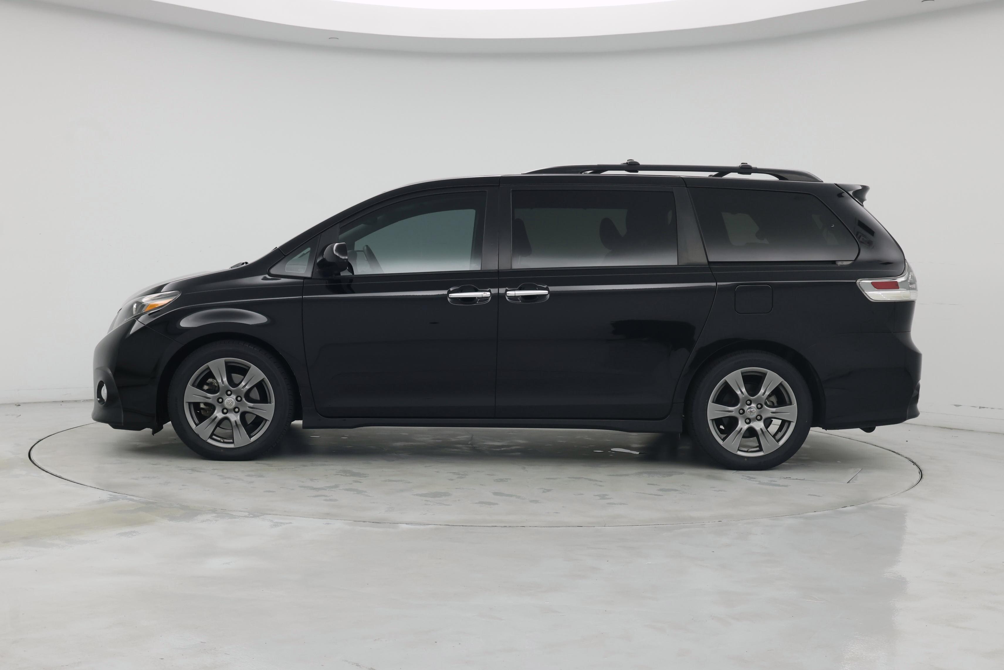 Thumbnail: 2017 Toyota Sienna - 3