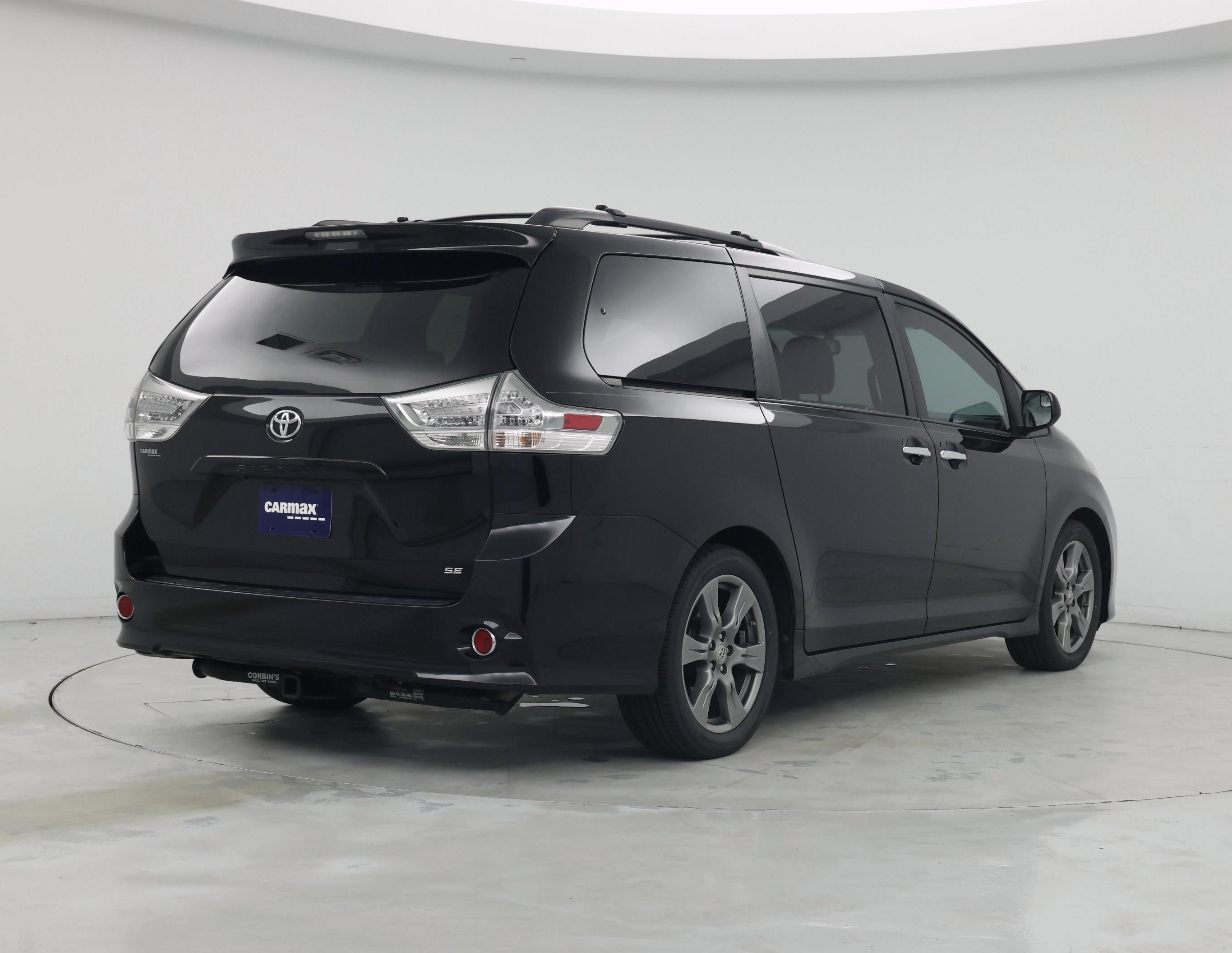 Thumbnail: 2017 Toyota Sienna - 8