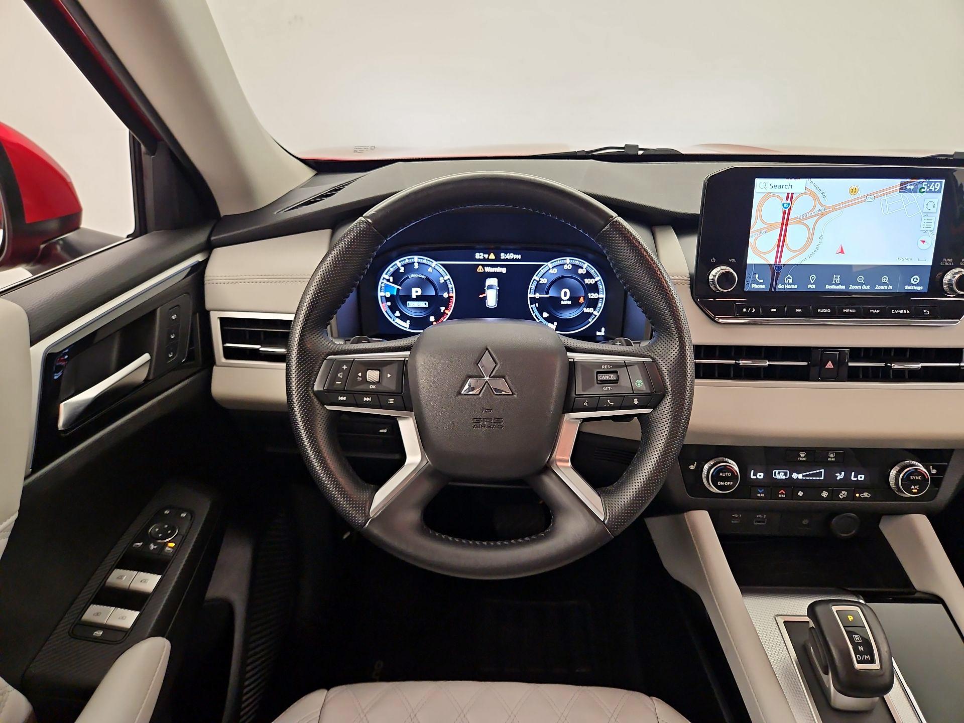 Thumbnail: 2023 Mitsubishi Outlander - 10