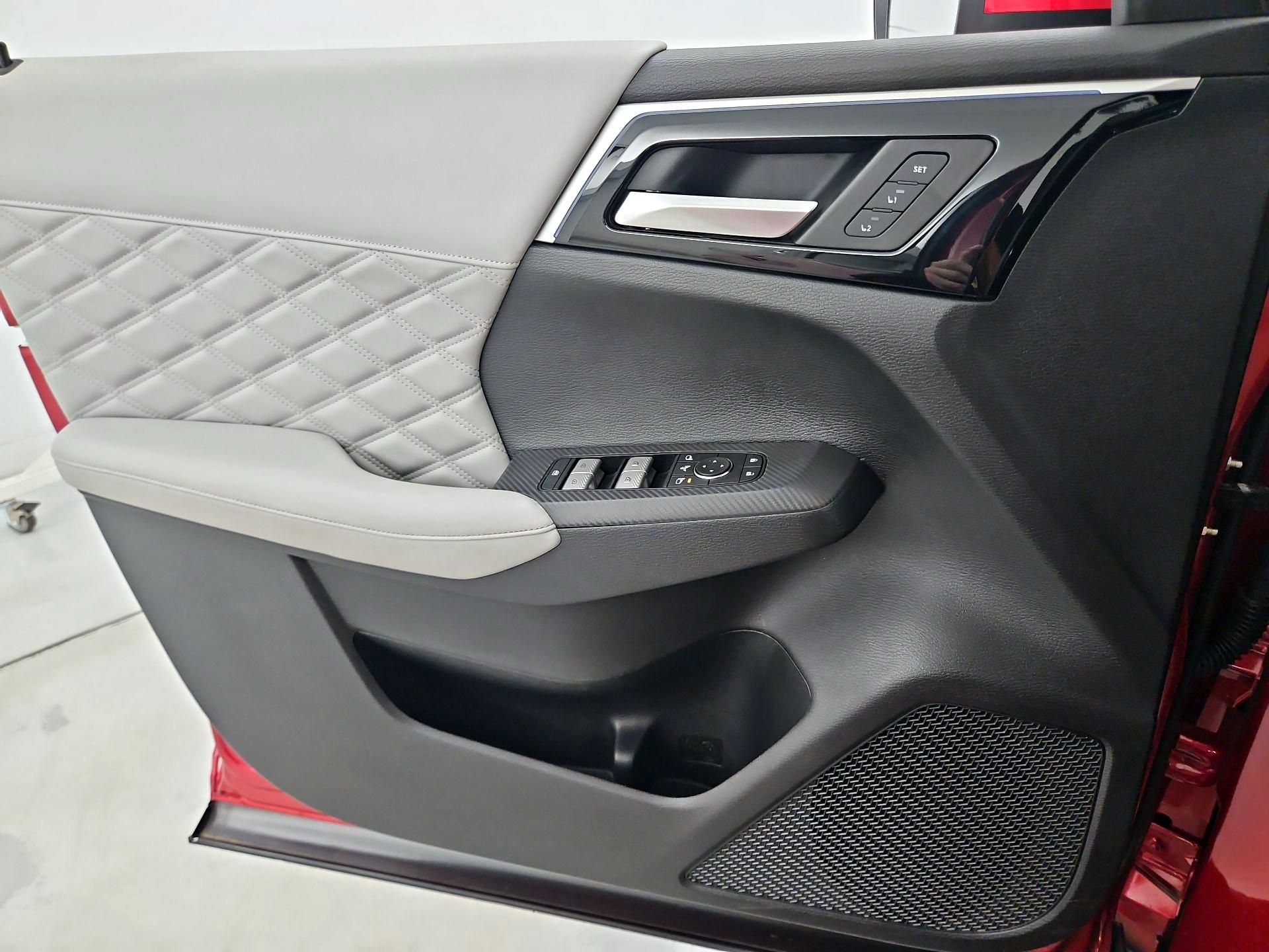 Thumbnail: 2023 Mitsubishi Outlander - 12