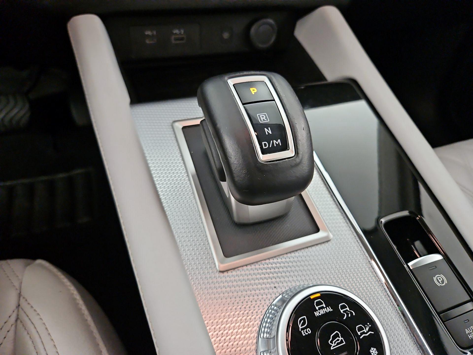 Thumbnail: 2023 Mitsubishi Outlander - 18