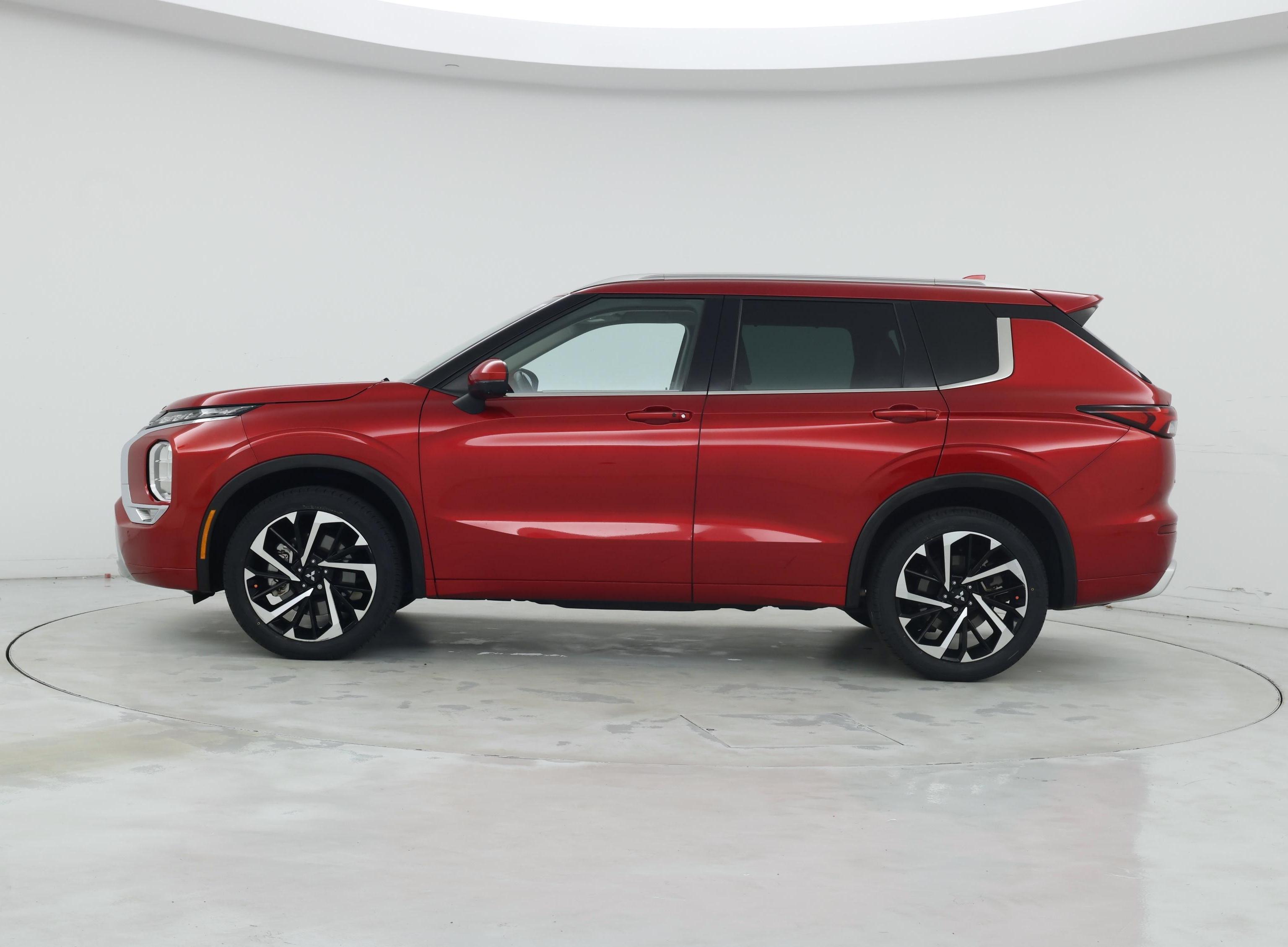 Thumbnail: 2023 Mitsubishi Outlander - 3