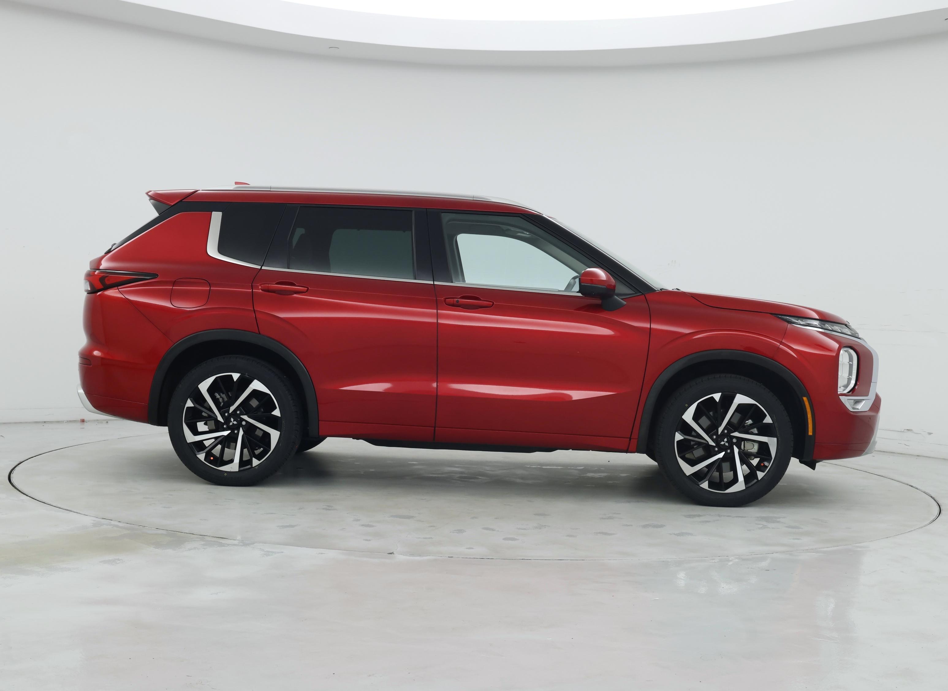 Thumbnail: 2023 Mitsubishi Outlander - 7