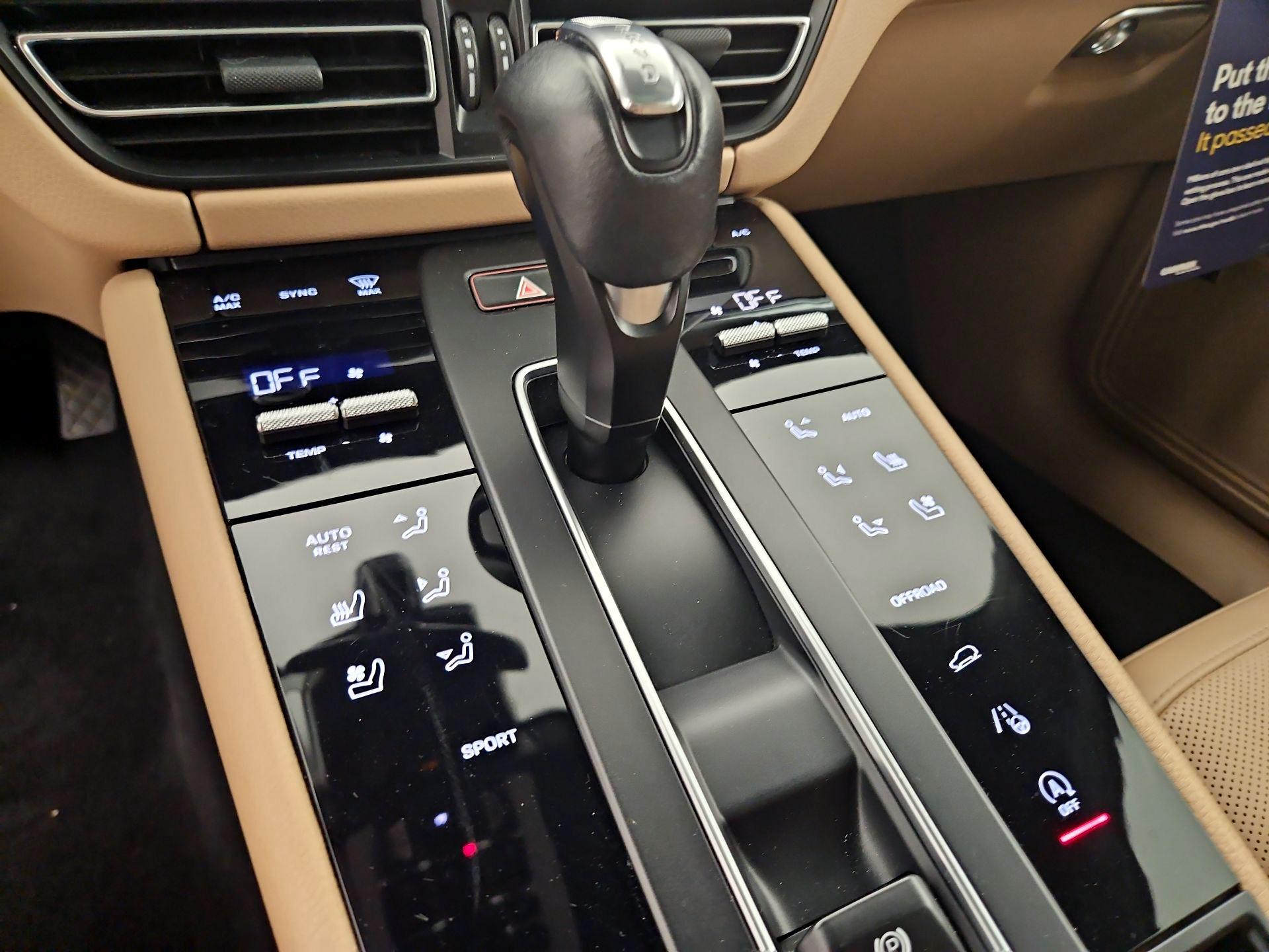 Thumbnail: 2022 Porsche Macan - 17