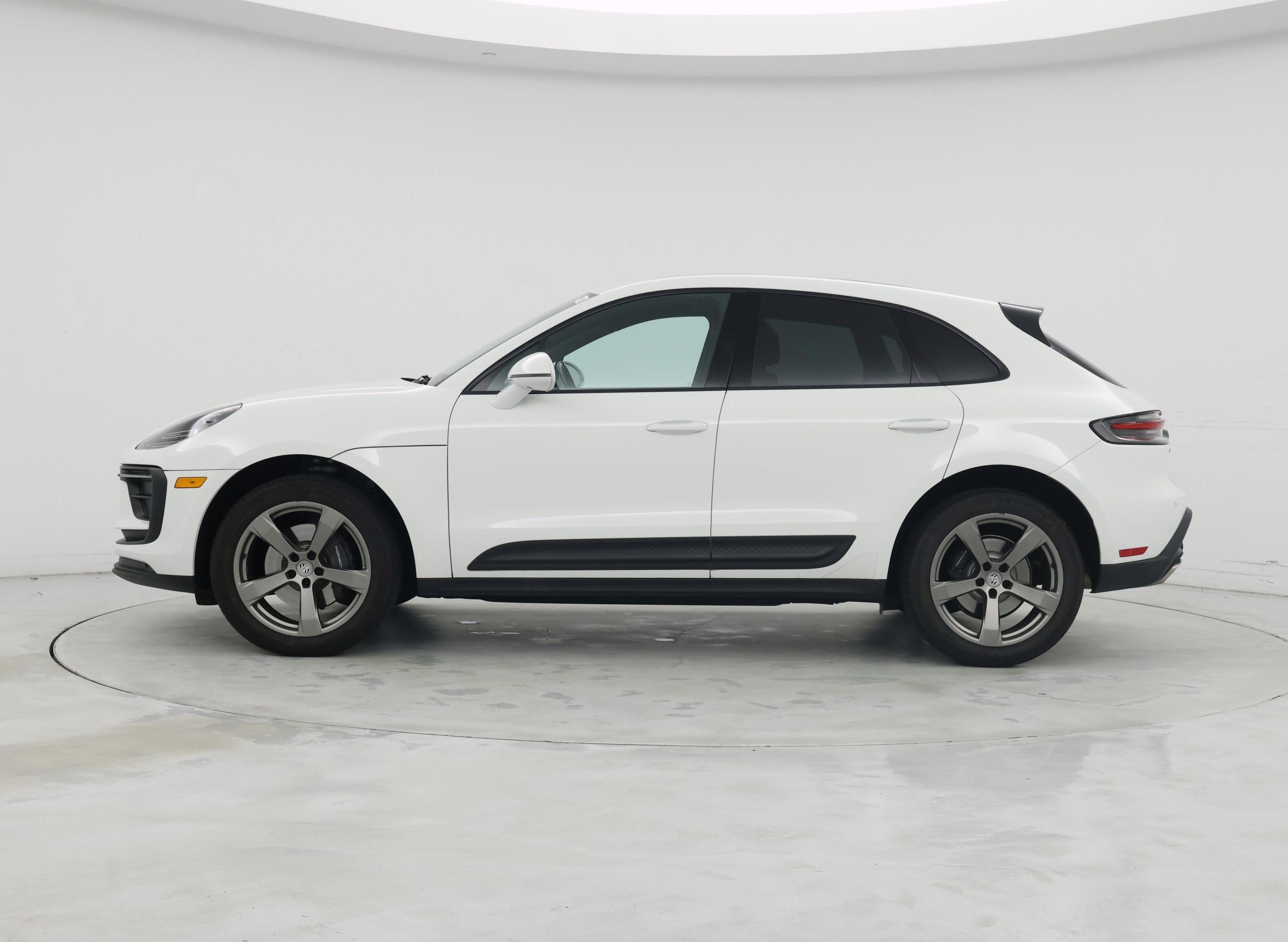 Thumbnail: 2022 Porsche Macan - 3