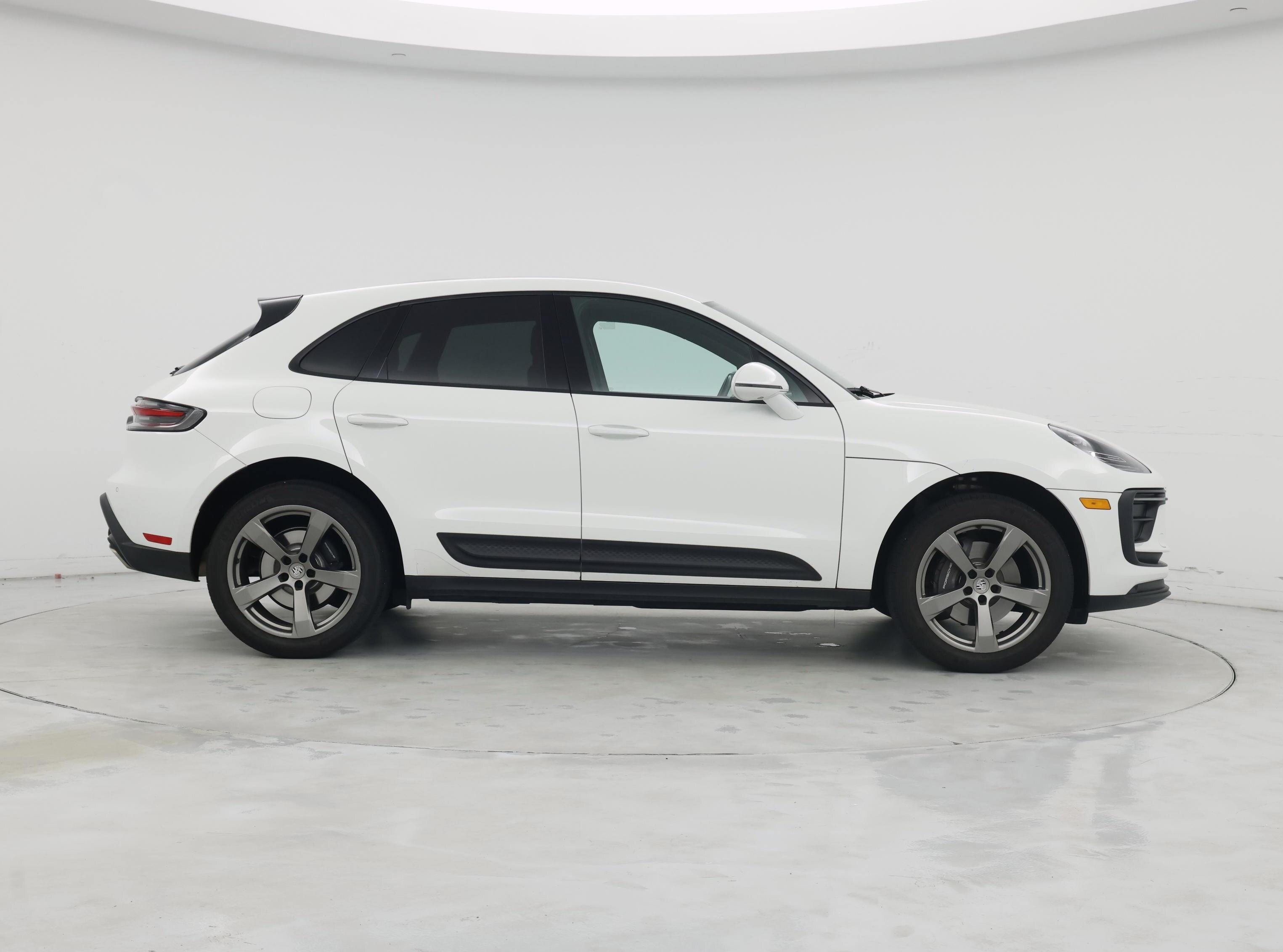 Thumbnail: 2022 Porsche Macan - 7