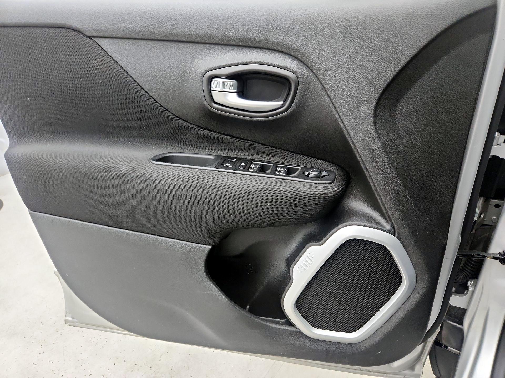 Thumbnail: 2020 Jeep Renegade - 12