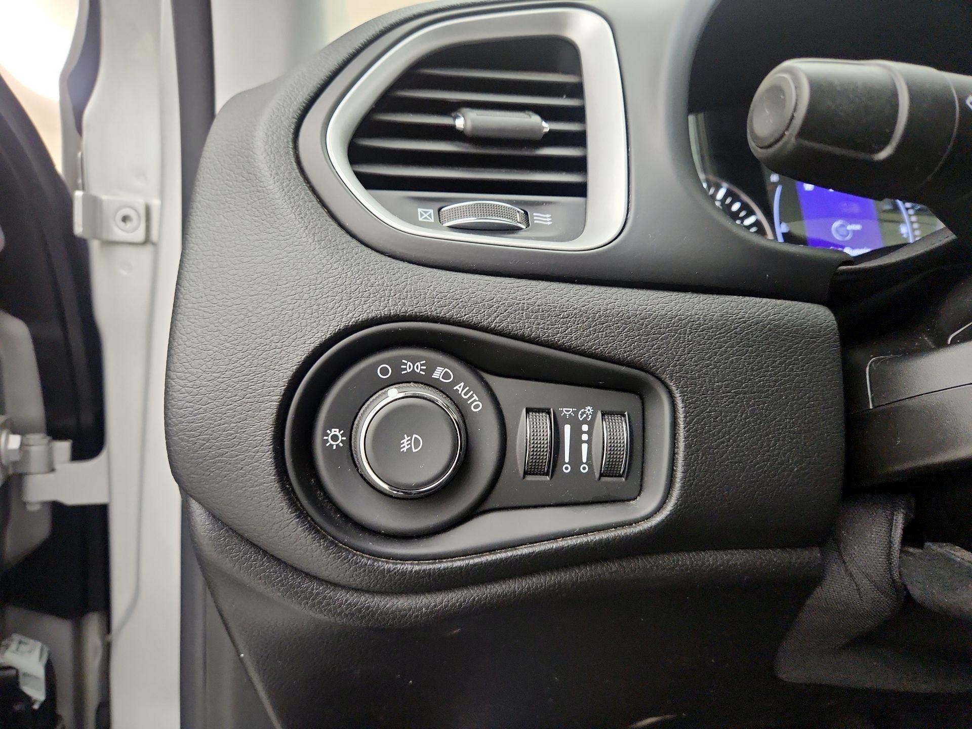 Thumbnail: 2020 Jeep Renegade - 13