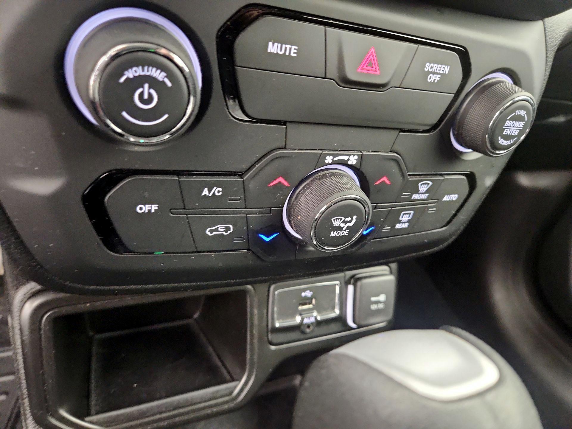 Thumbnail: 2020 Jeep Renegade - 16