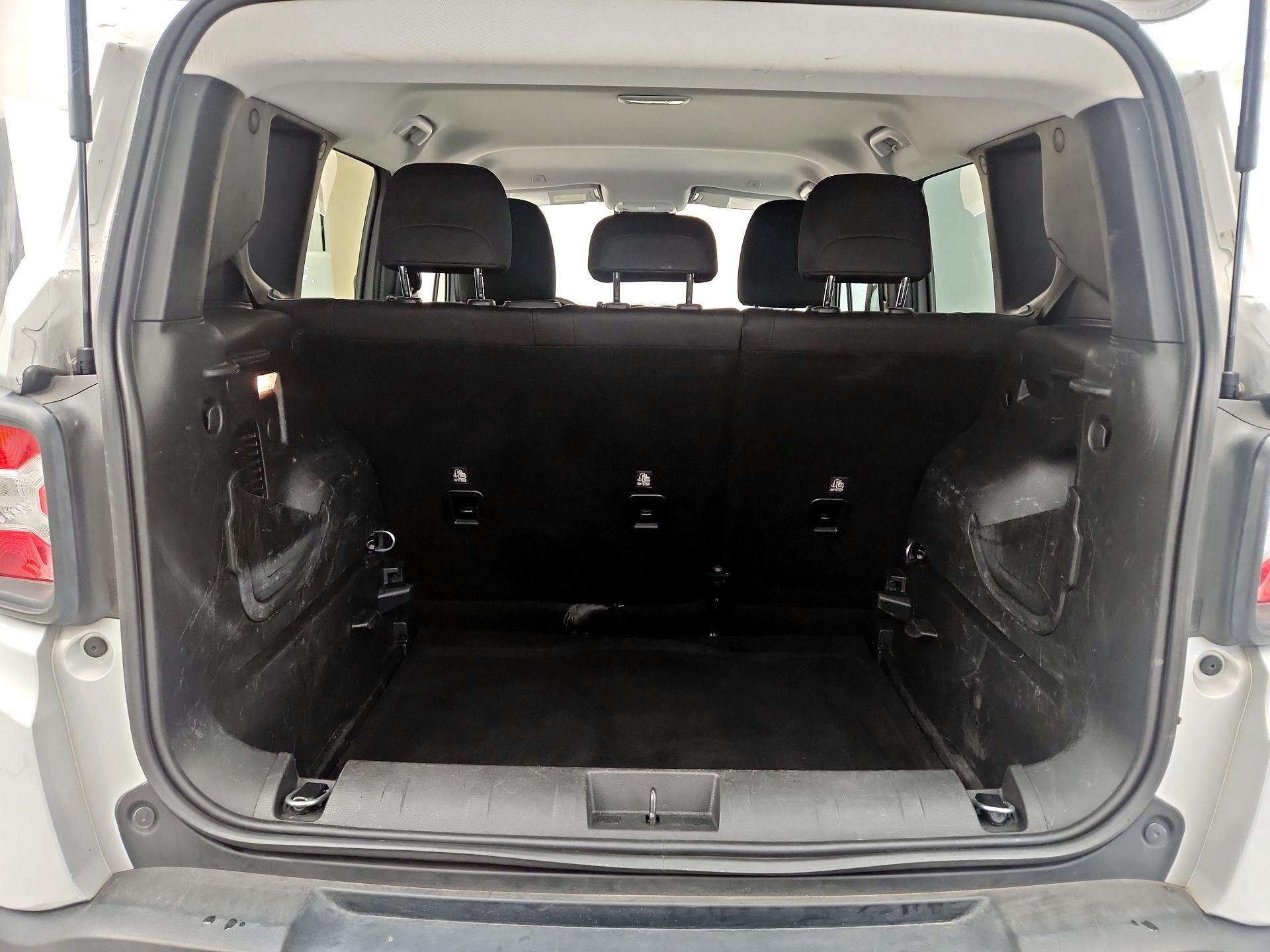 Thumbnail: 2020 Jeep Renegade - 20