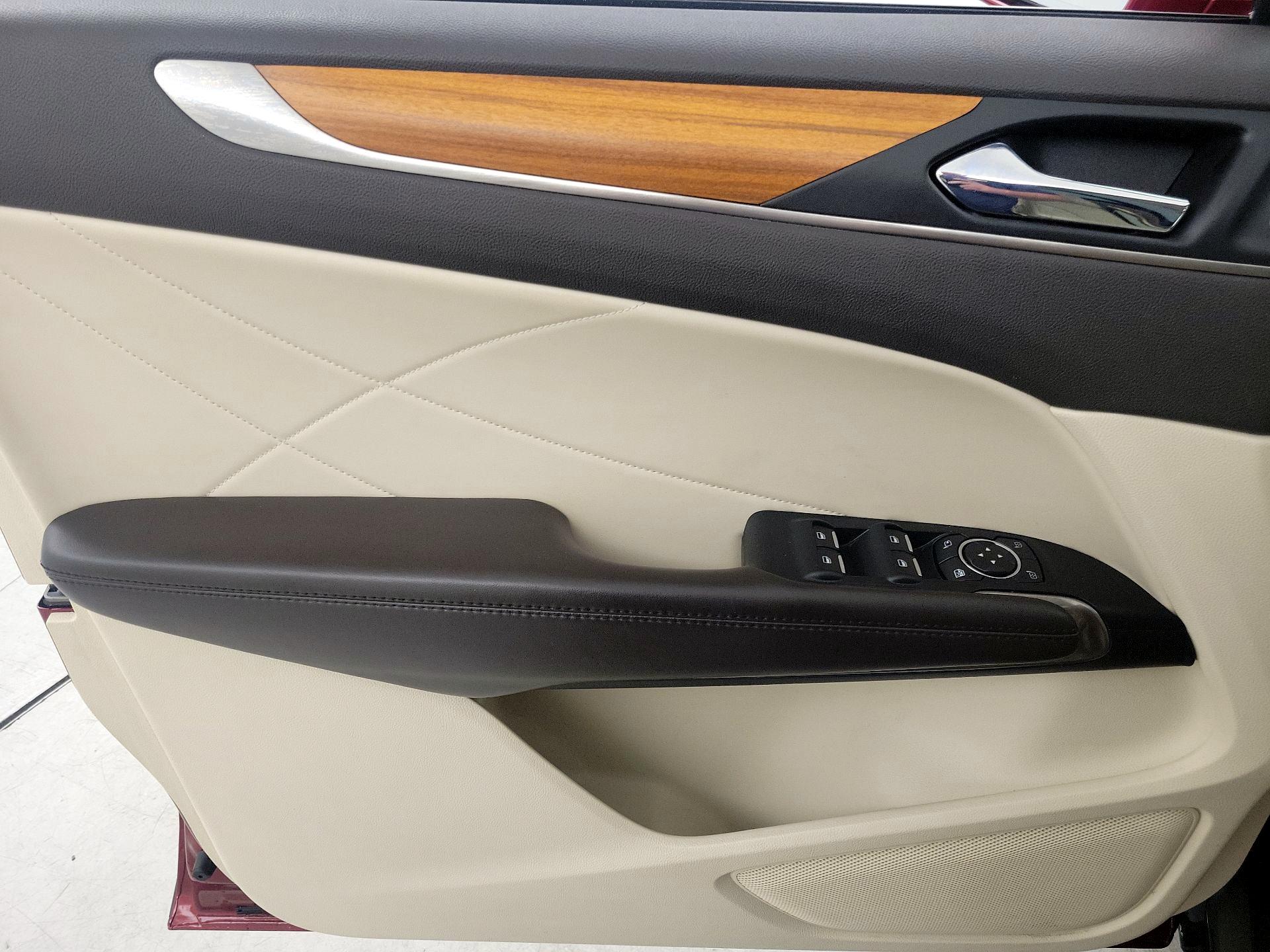 Thumbnail: 2016 Lincoln MKC - 12