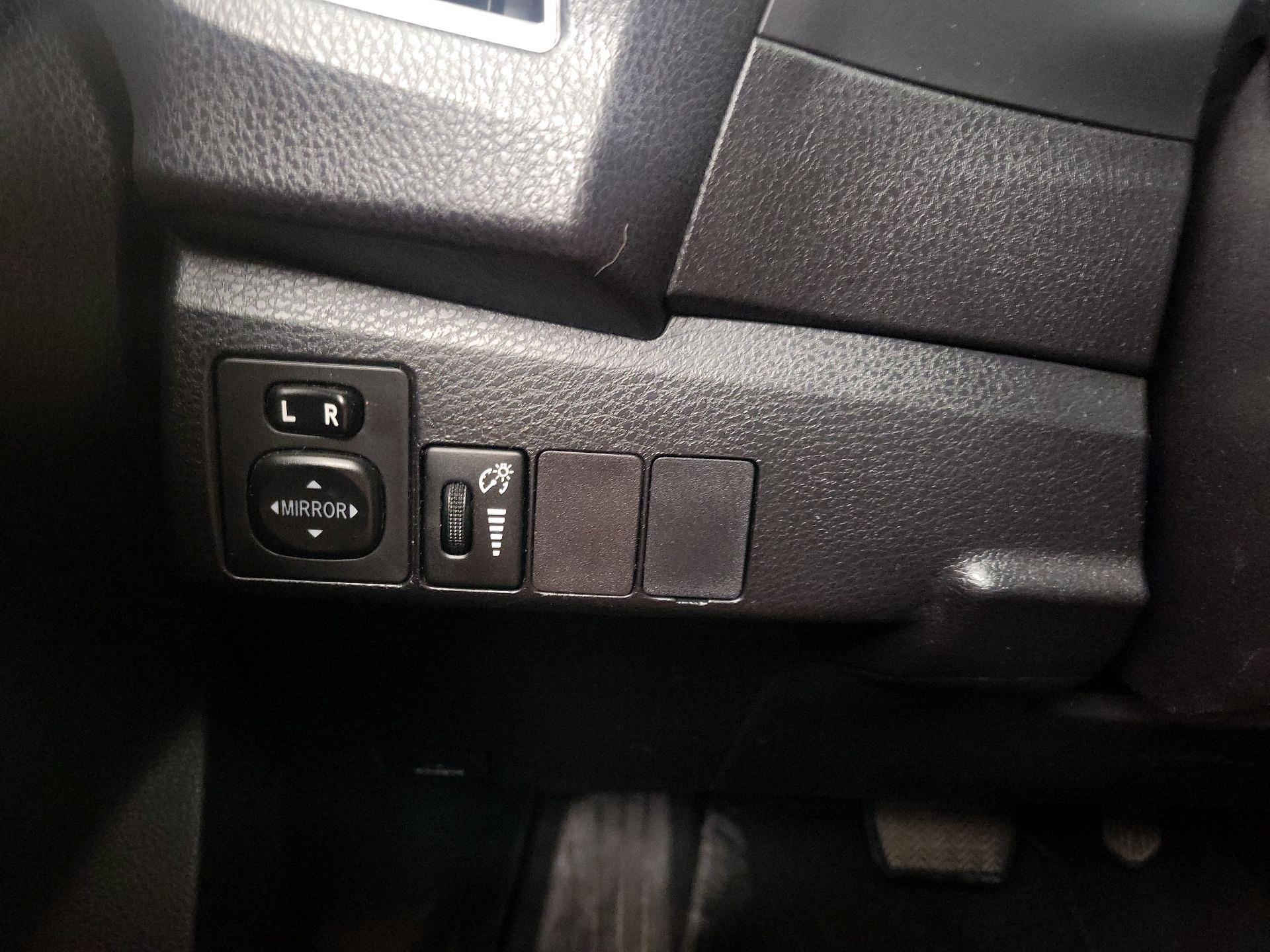 Thumbnail: 2015 Toyota Corolla - 13