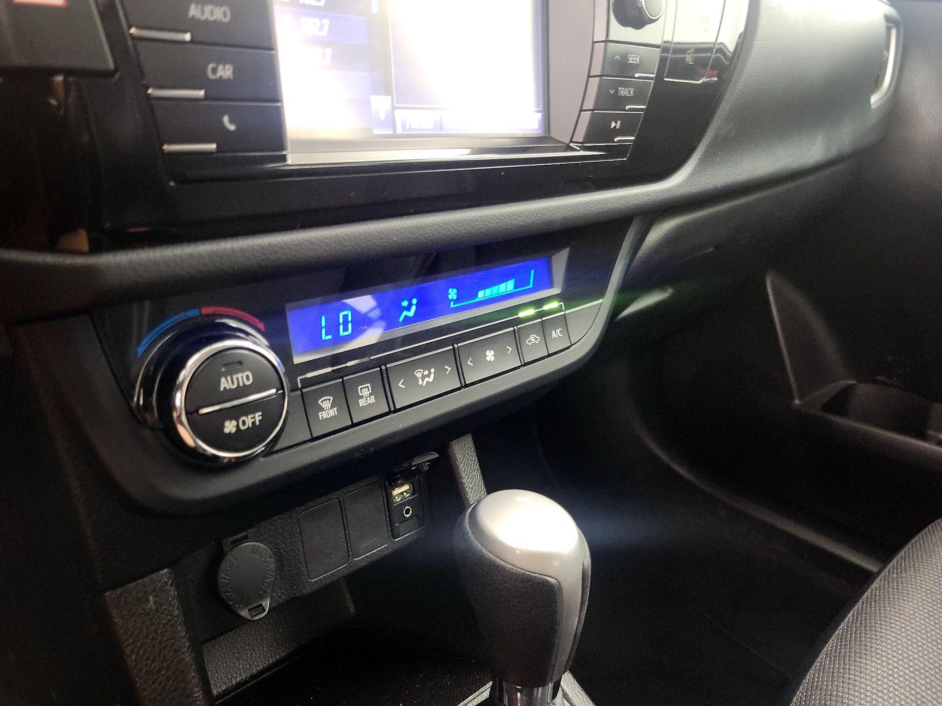 Thumbnail: 2015 Toyota Corolla - 16