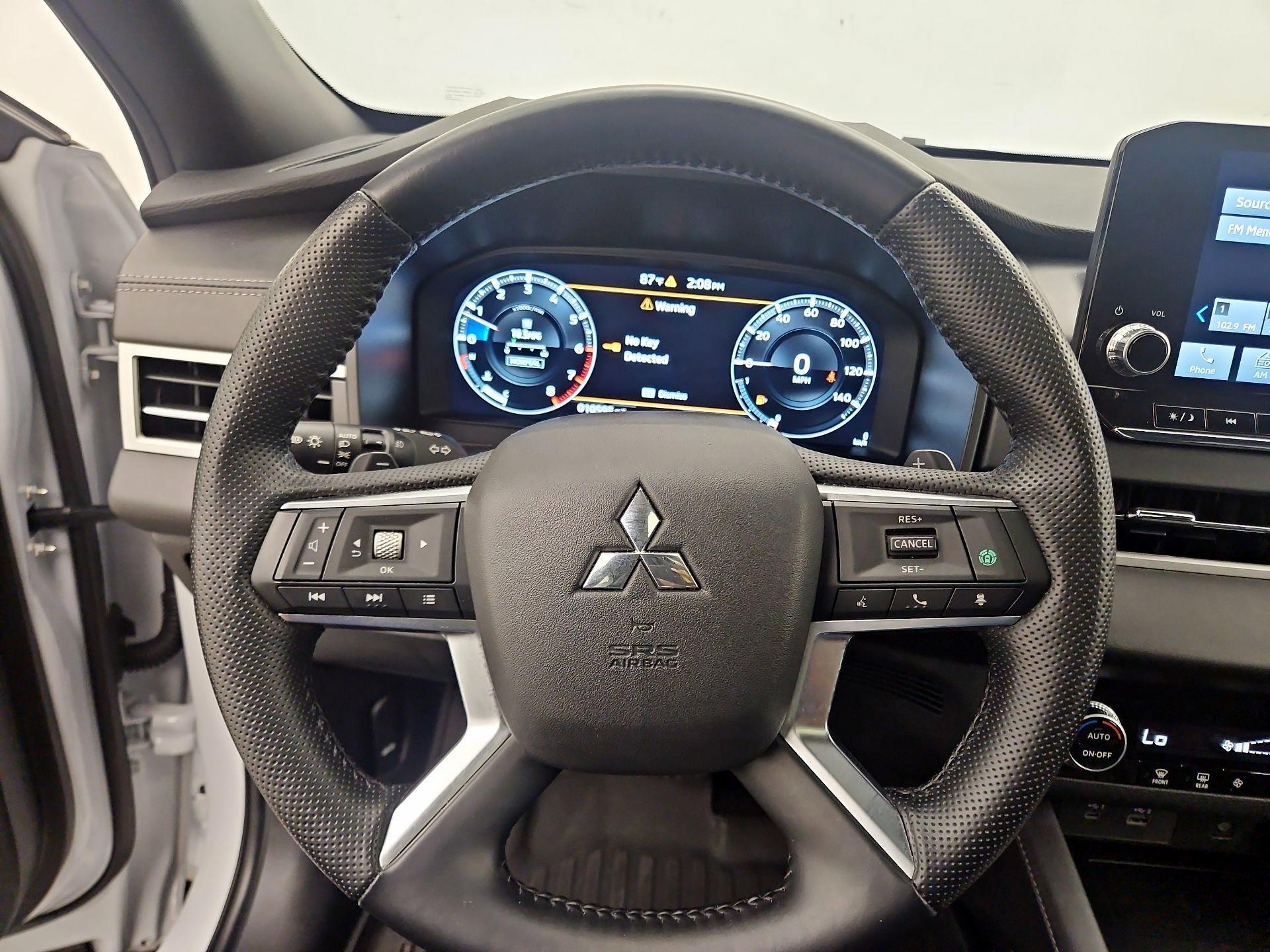 Thumbnail: 2024 Mitsubishi Outlander - 10