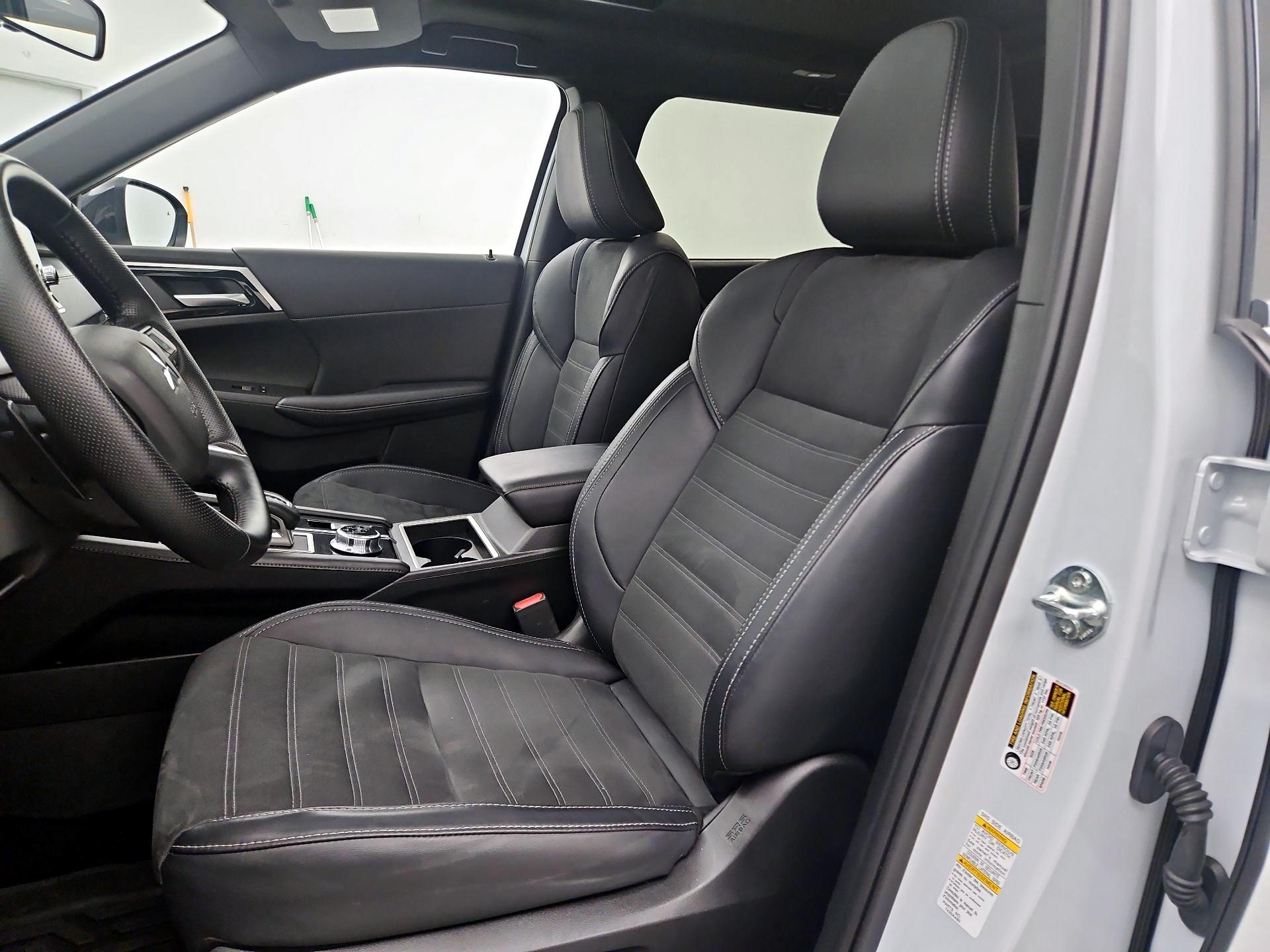 Thumbnail: 2024 Mitsubishi Outlander - 11