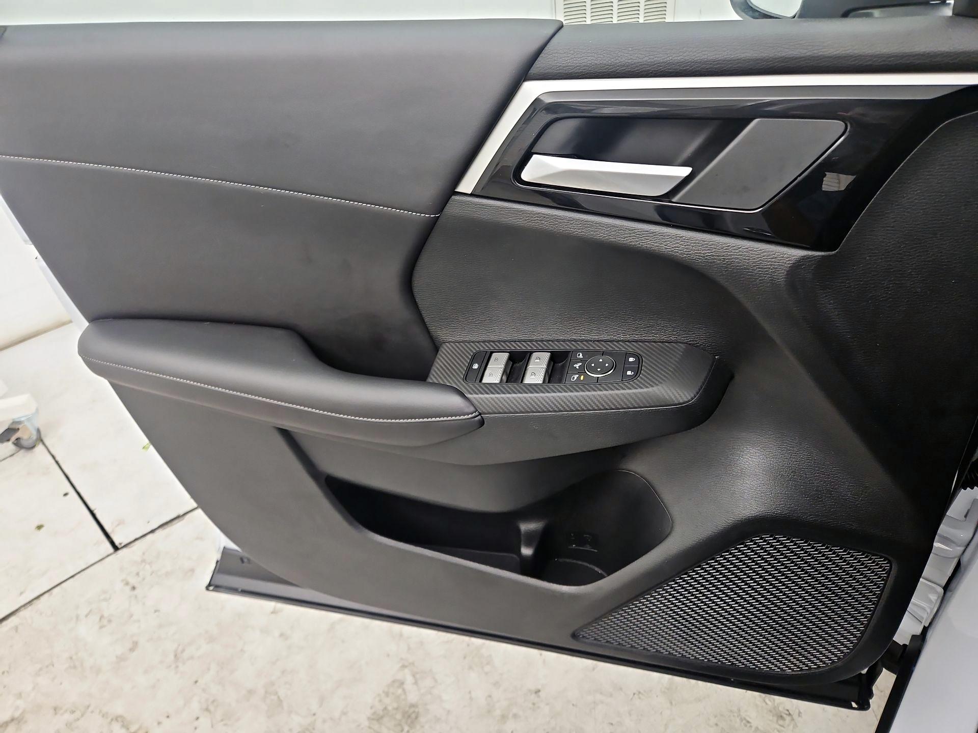 Thumbnail: 2024 Mitsubishi Outlander - 12