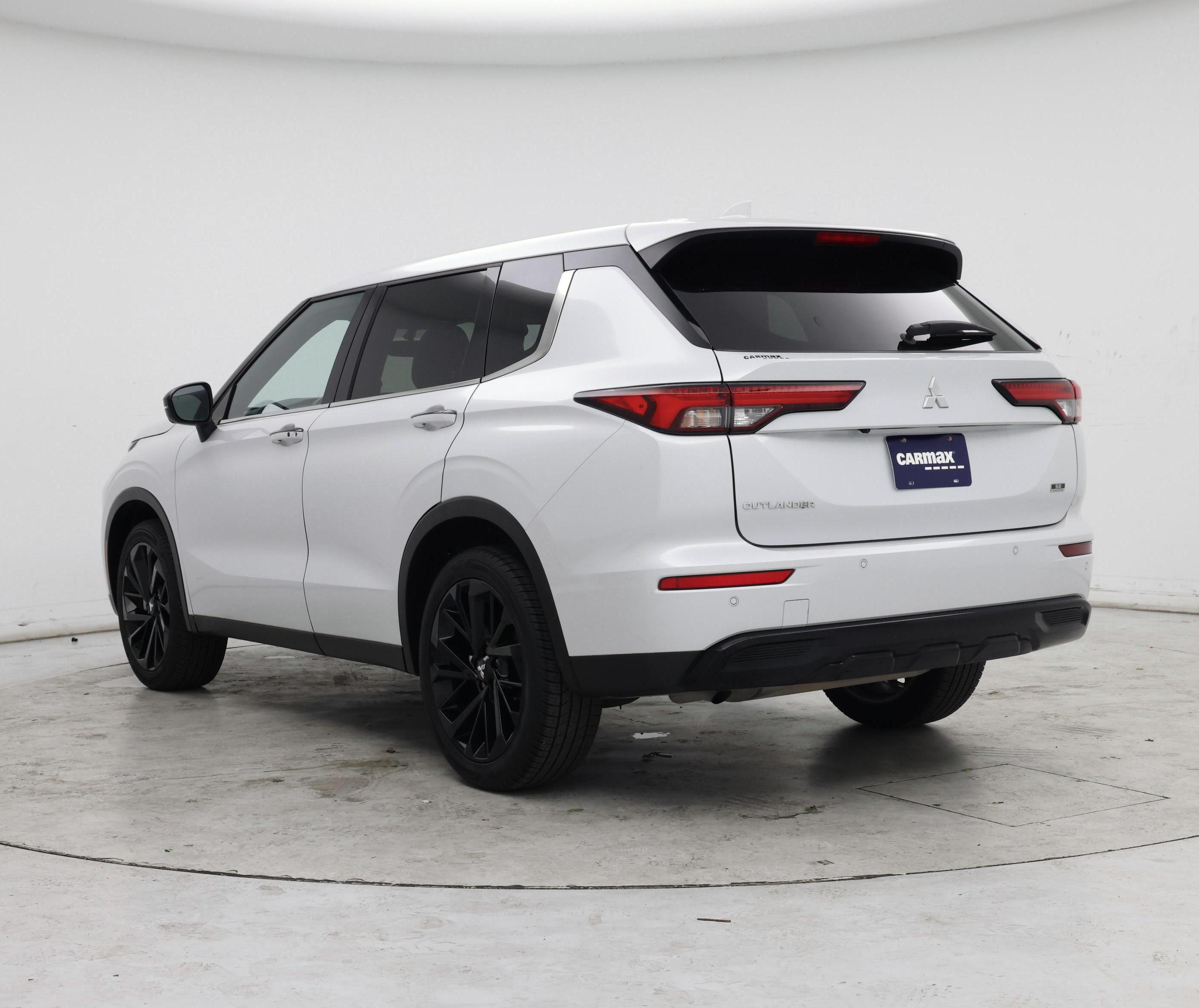 Thumbnail: 2024 Mitsubishi Outlander - 2