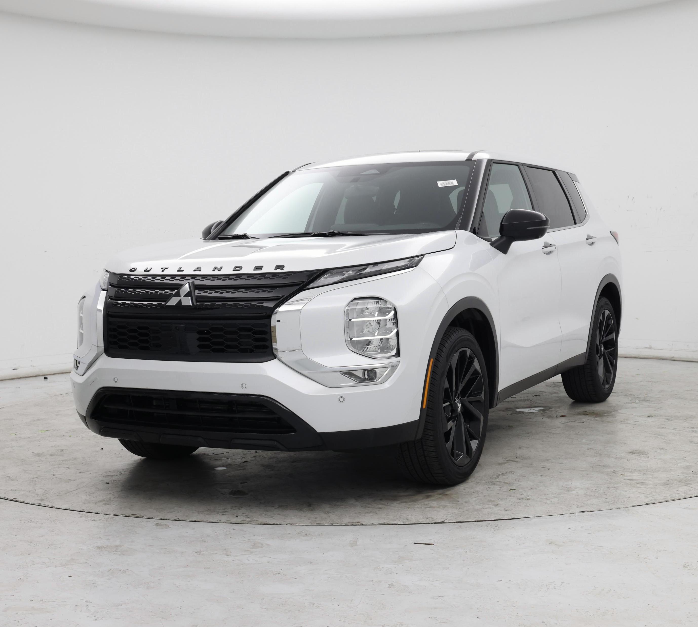 Thumbnail: 2024 Mitsubishi Outlander - 4