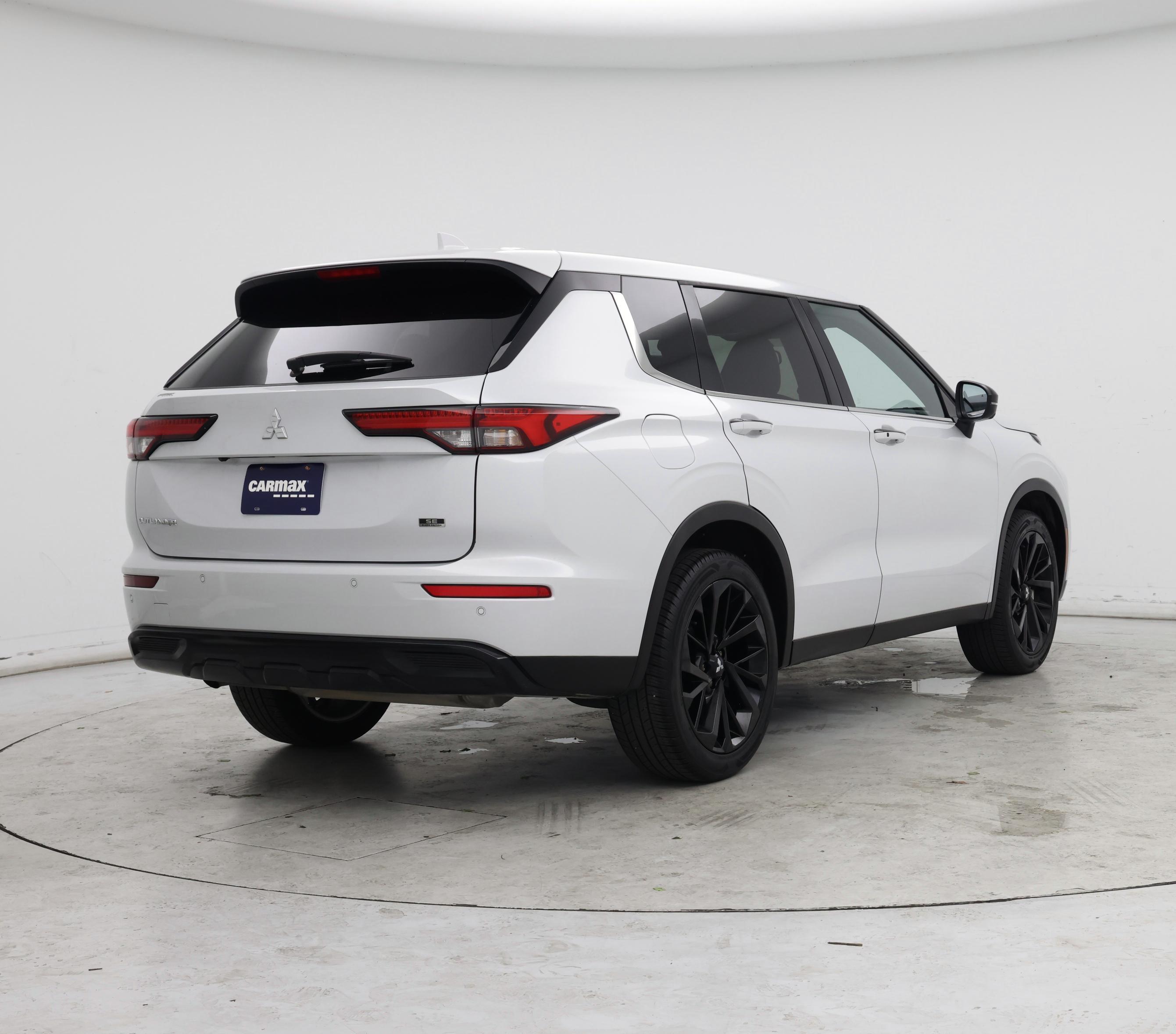 Thumbnail: 2024 Mitsubishi Outlander - 8