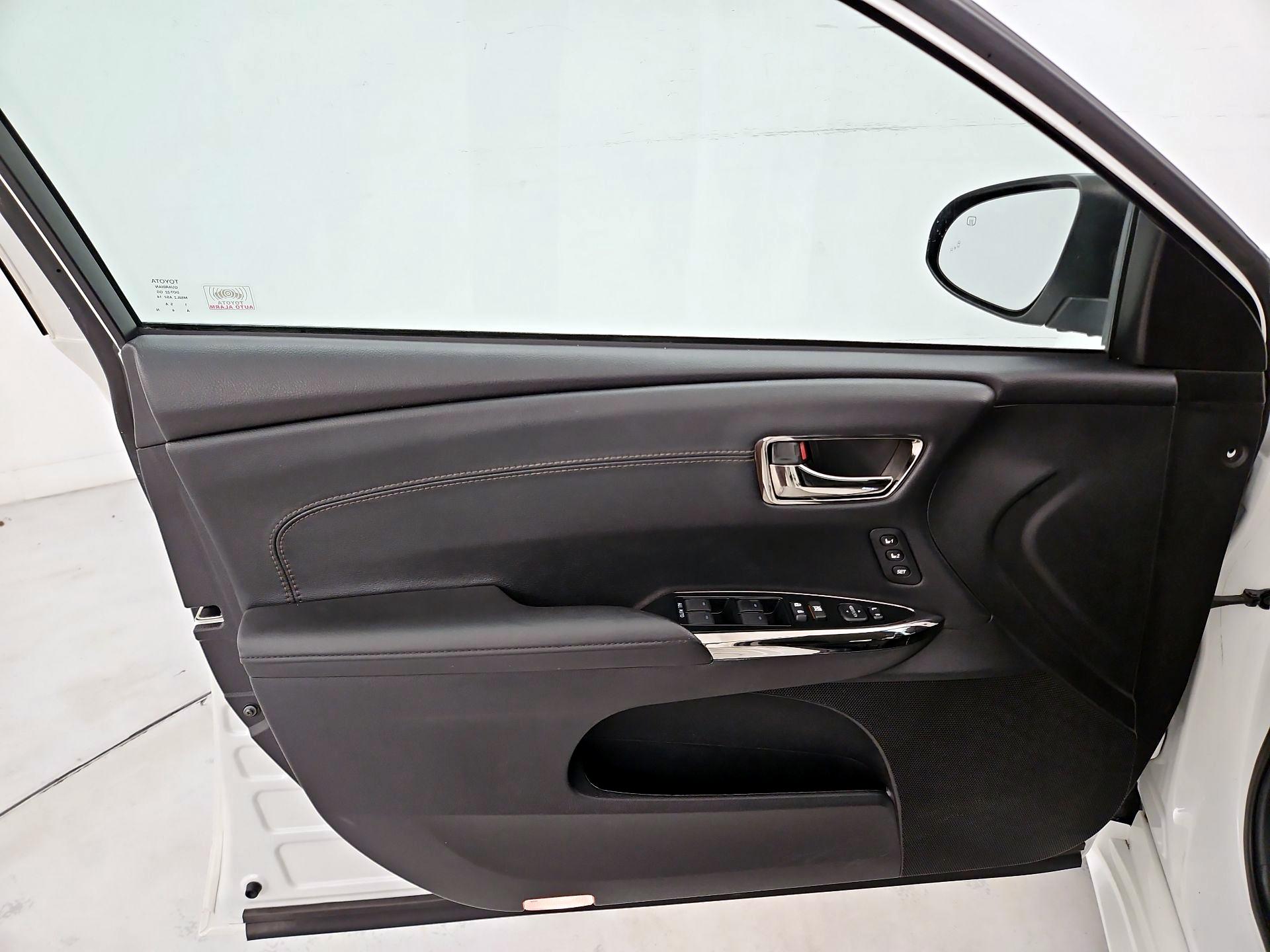 Thumbnail: 2014 Toyota Avalon - 12