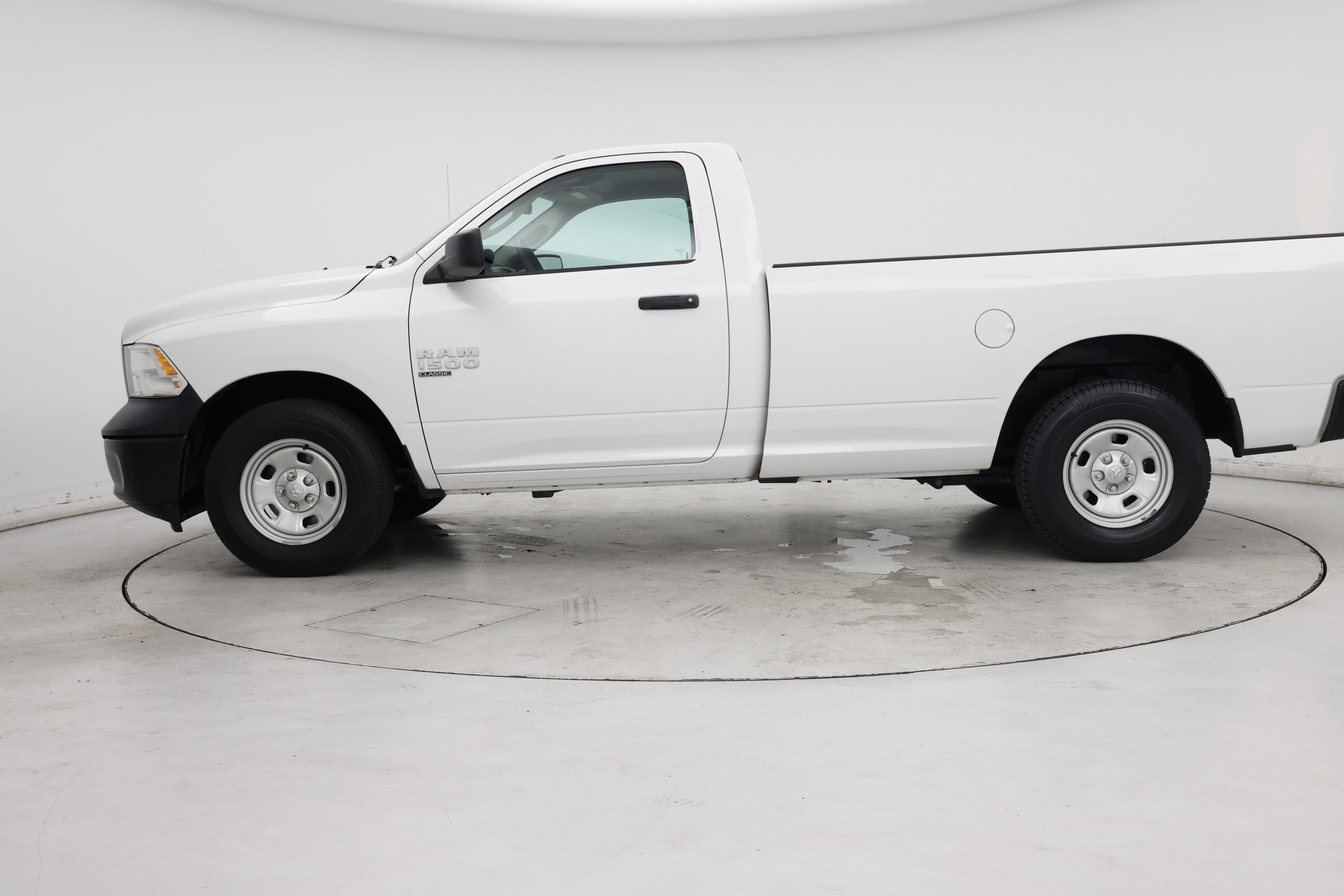 Thumbnail: 2021 RAM 1500 Classic - 3