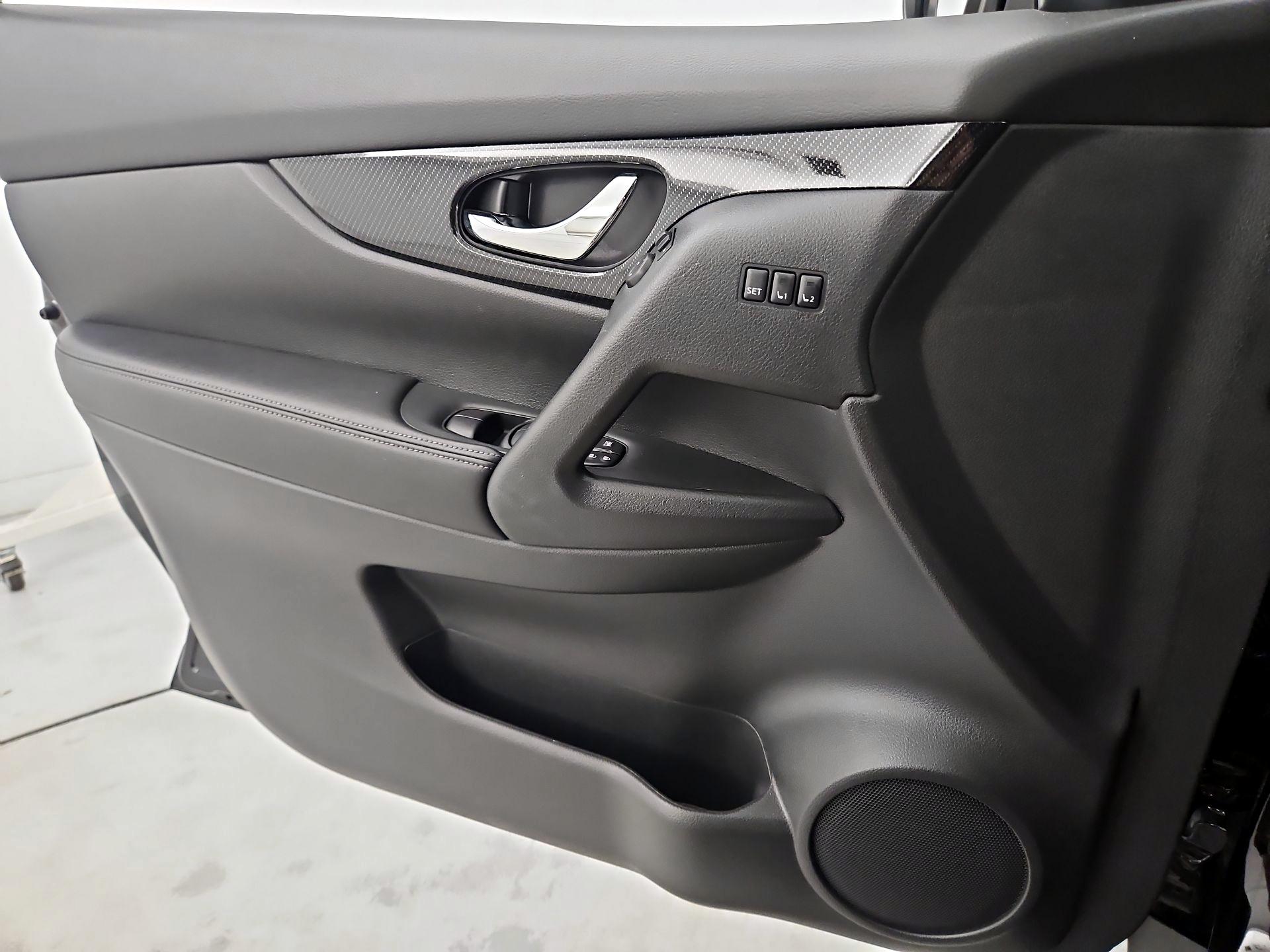 Thumbnail: 2020 Nissan Rogue - 12