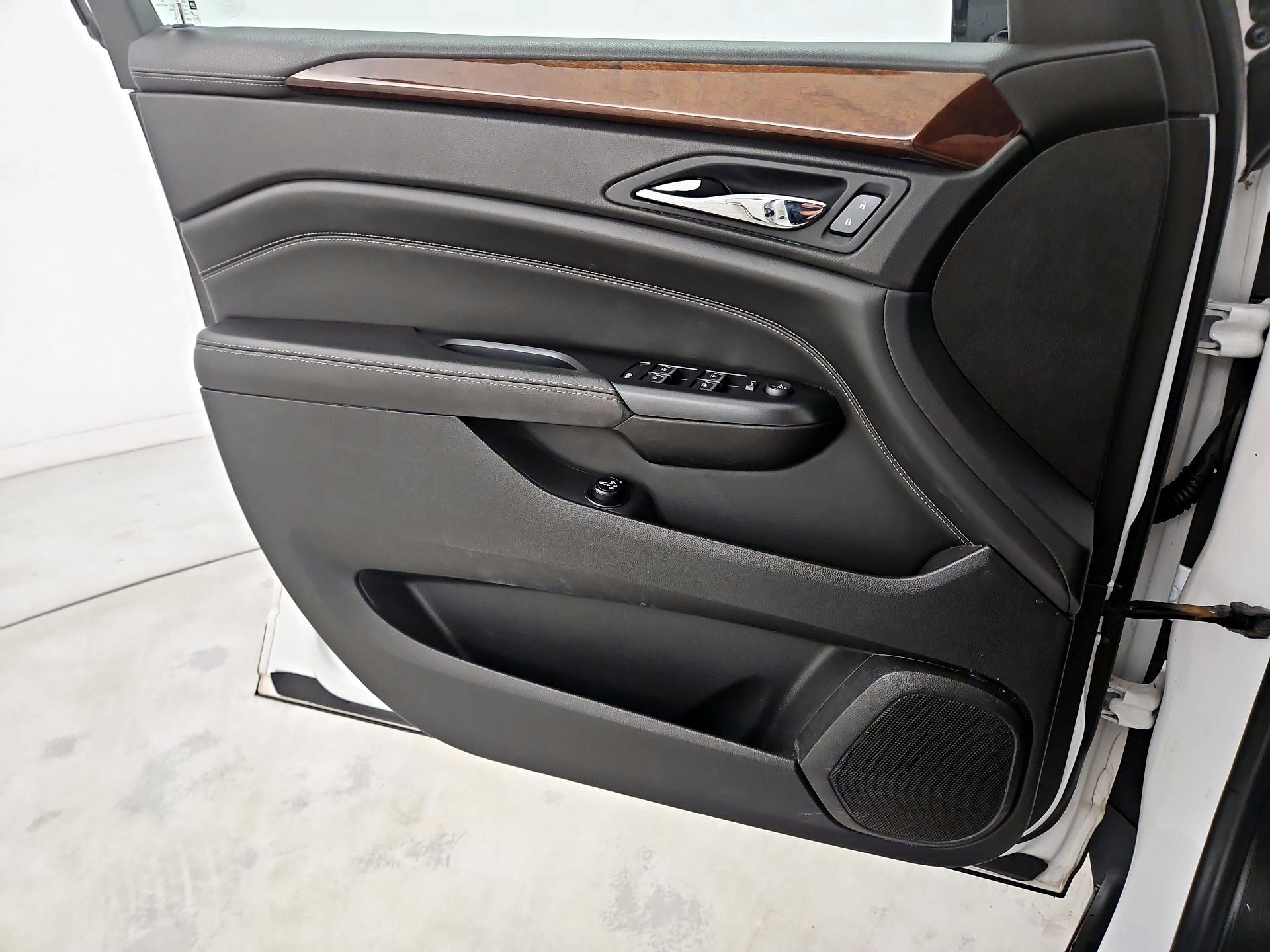 Thumbnail: 2014 Cadillac SRX - 12