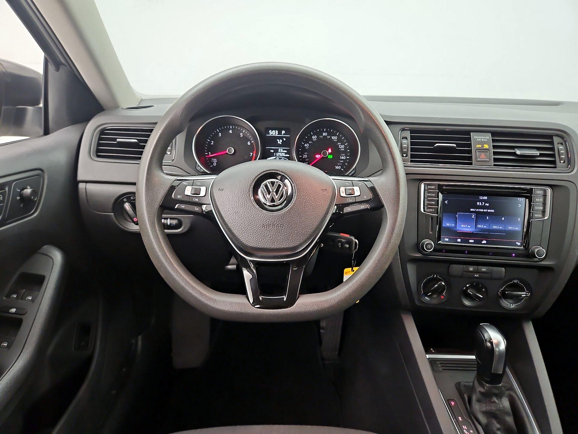 Thumbnail: 2016 Volkswagen Jetta - 10