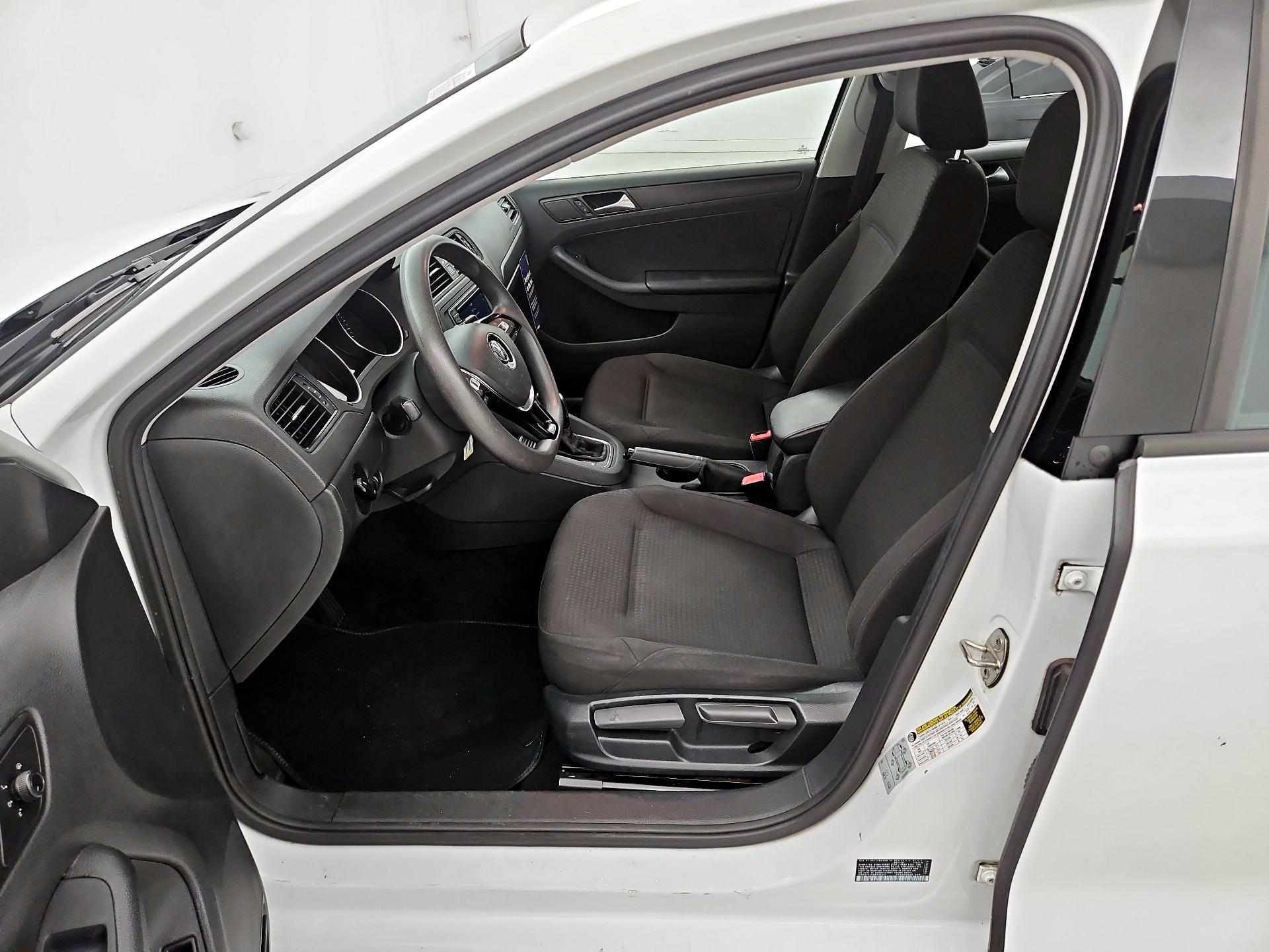 Thumbnail: 2016 Volkswagen Jetta - 11