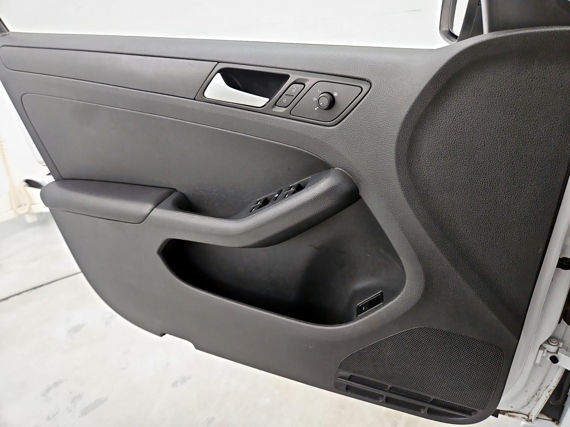 Thumbnail: 2016 Volkswagen Jetta - 12