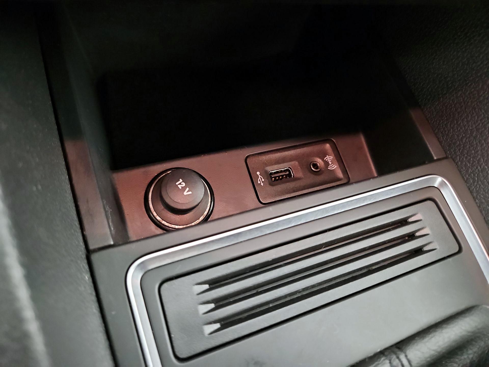 Thumbnail: 2016 Volkswagen Jetta - 18