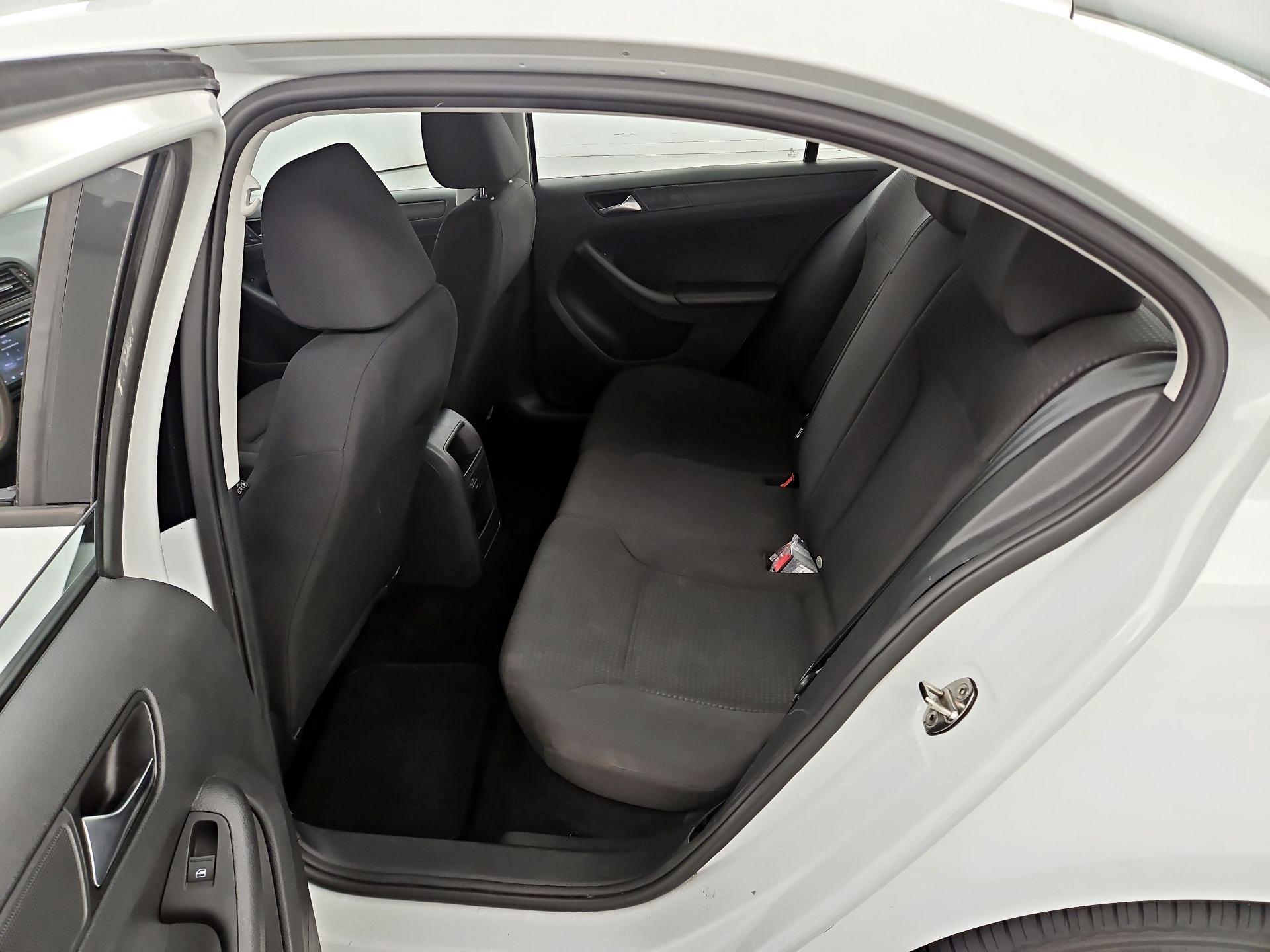 Thumbnail: 2016 Volkswagen Jetta - 19