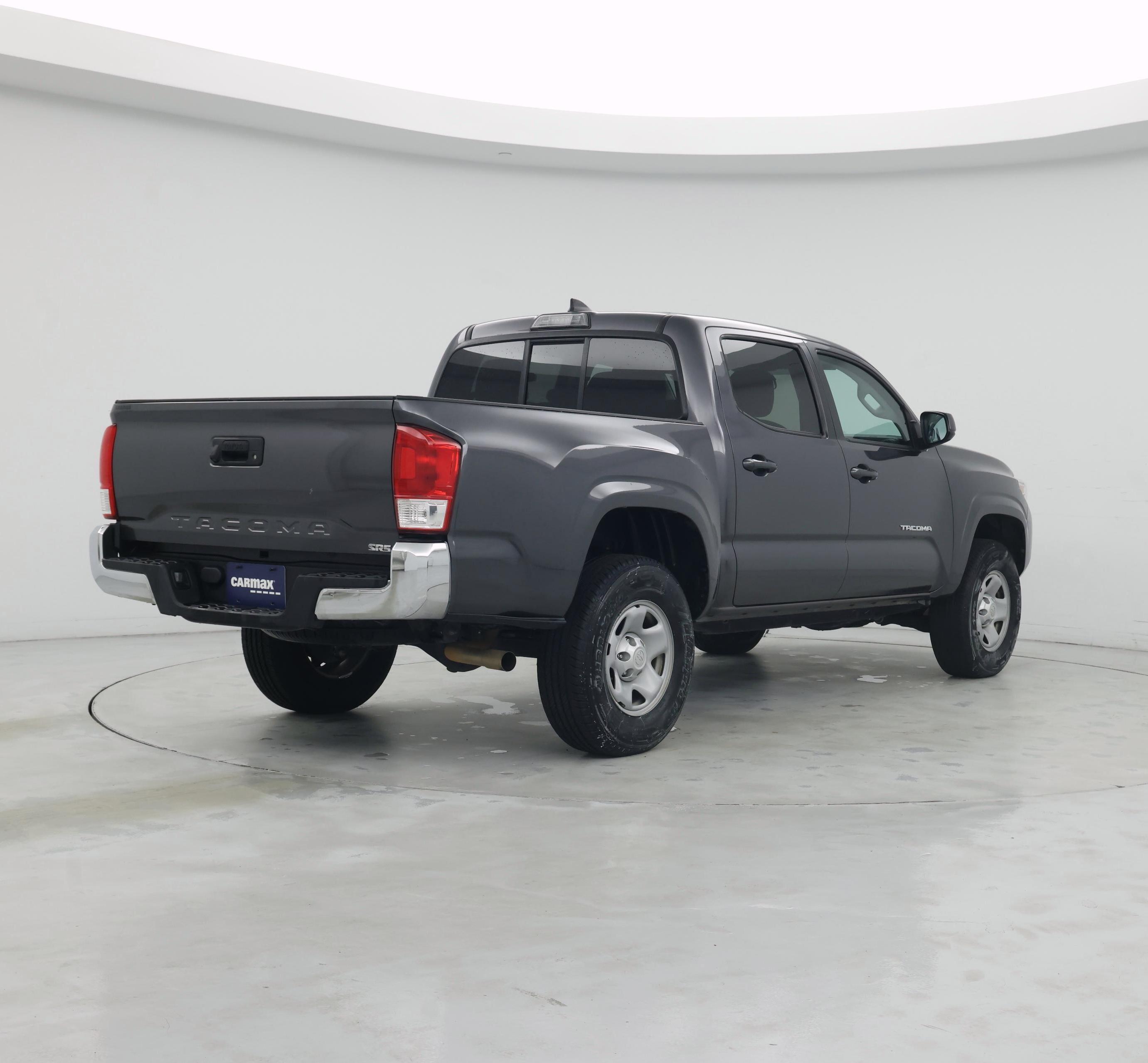Thumbnail: 2017 Toyota Tacoma - 8