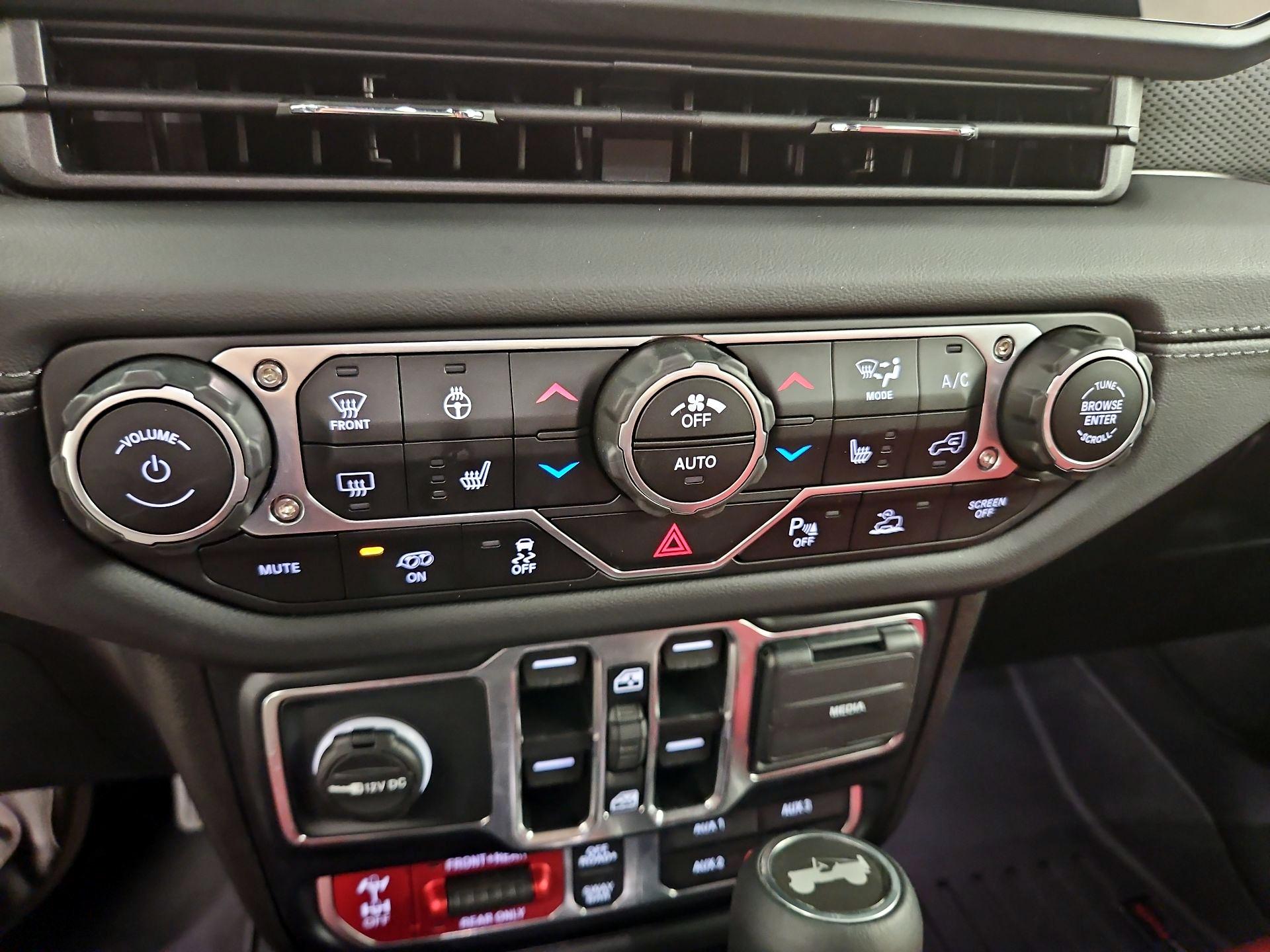 Thumbnail: 2024 Jeep Wrangler - 17