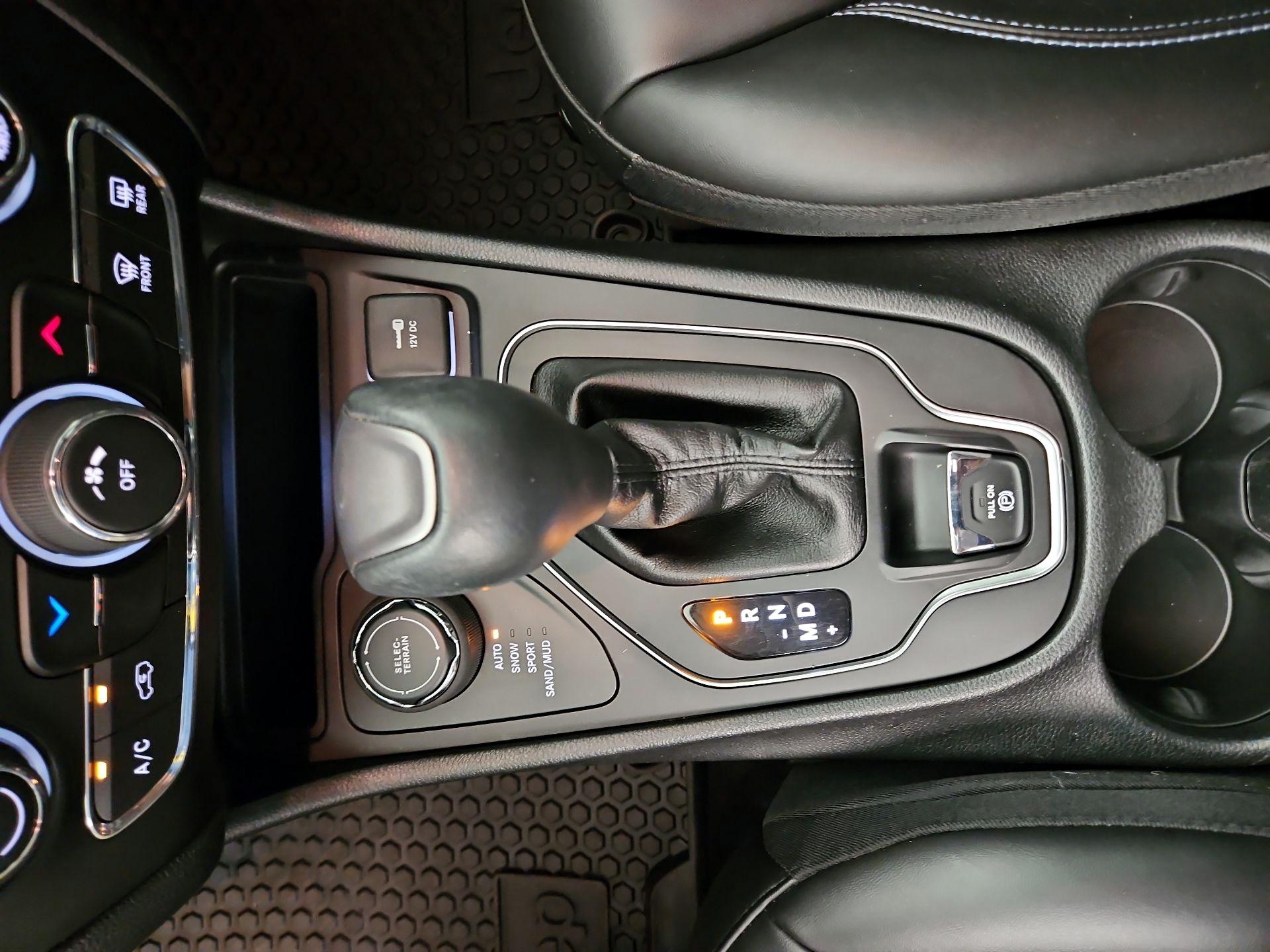 Thumbnail: 2020 Jeep Cherokee - 17