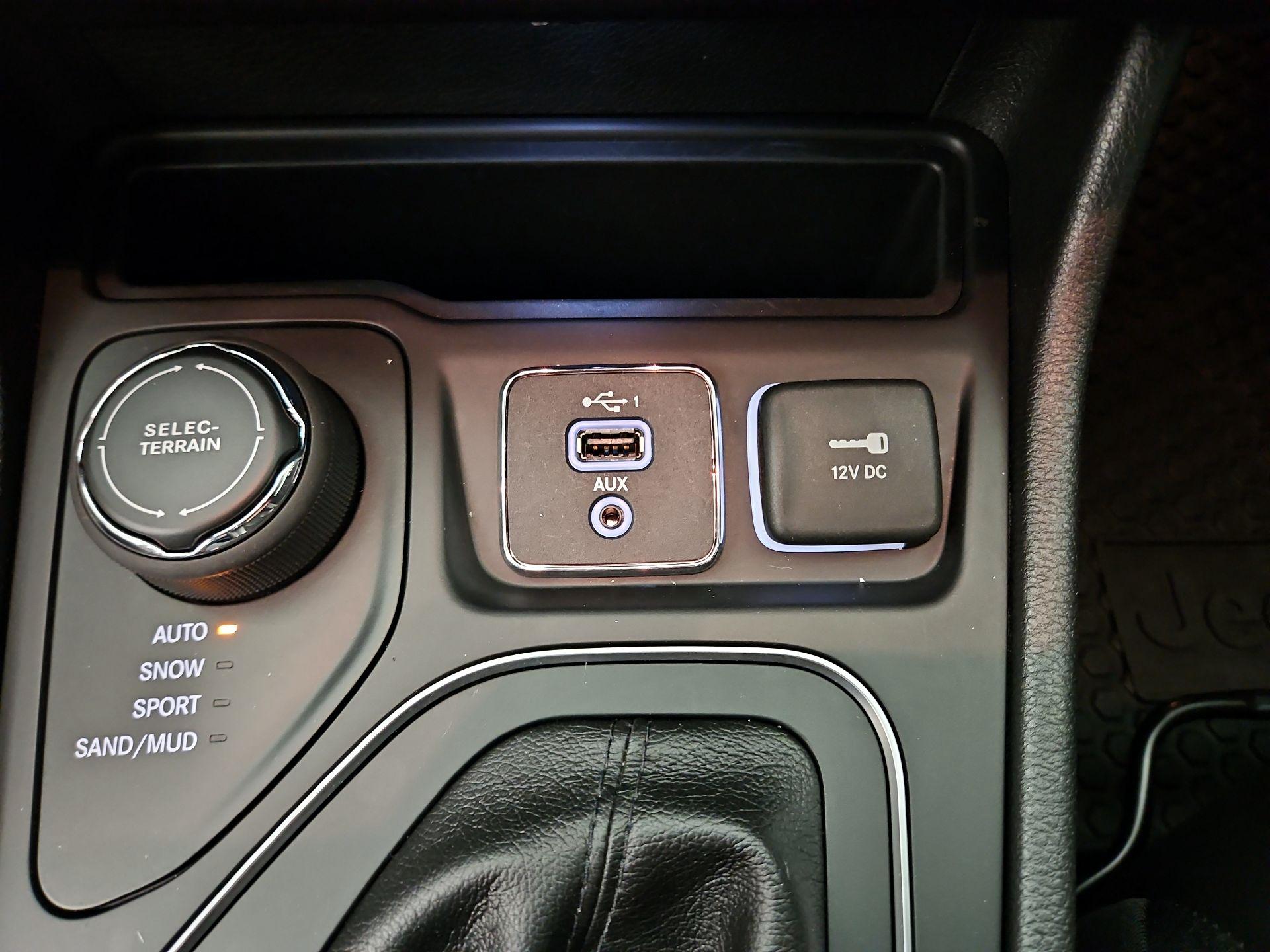 Thumbnail: 2020 Jeep Cherokee - 18