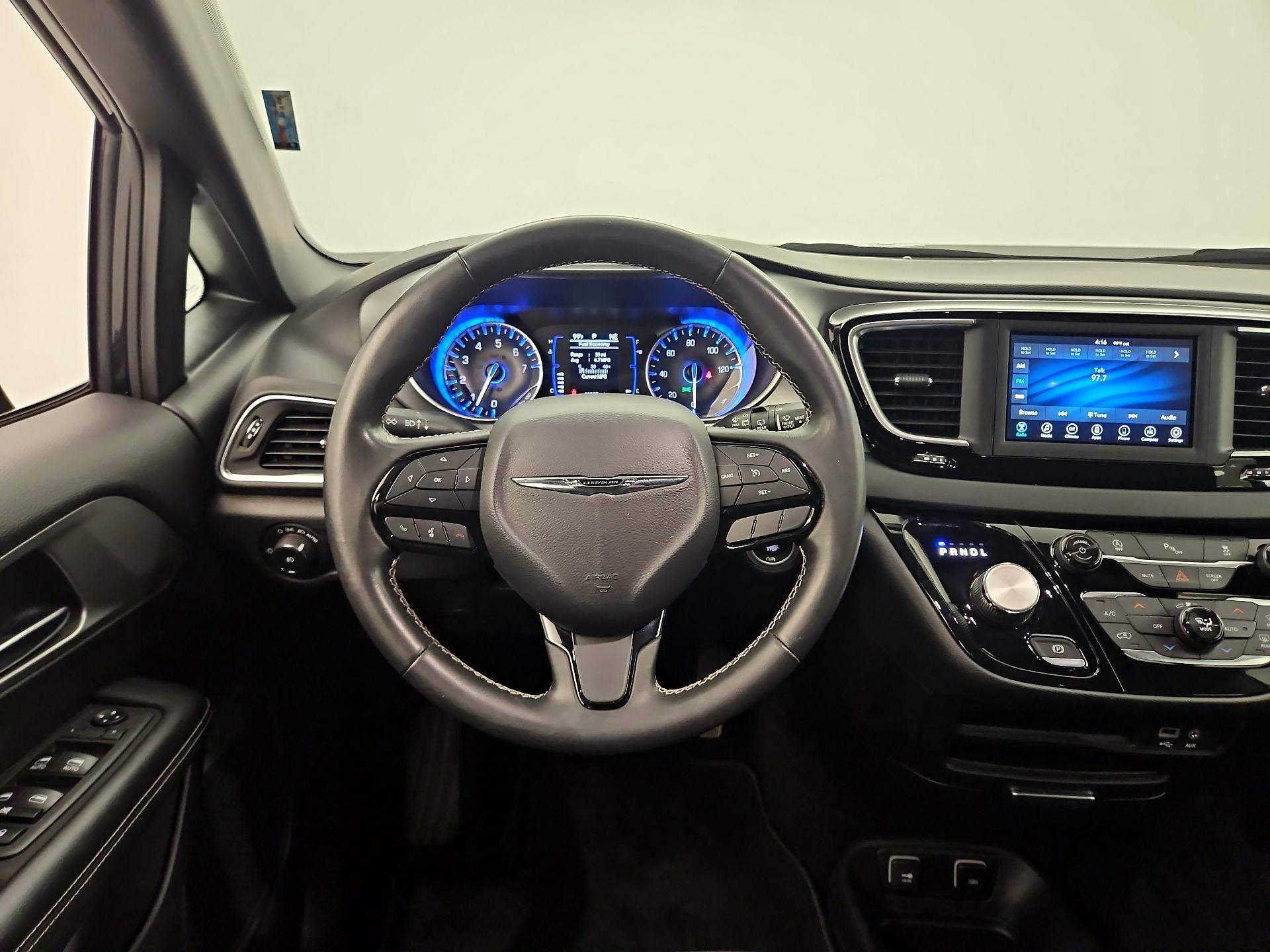 Thumbnail: 2019 Chrysler Pacifica - 10