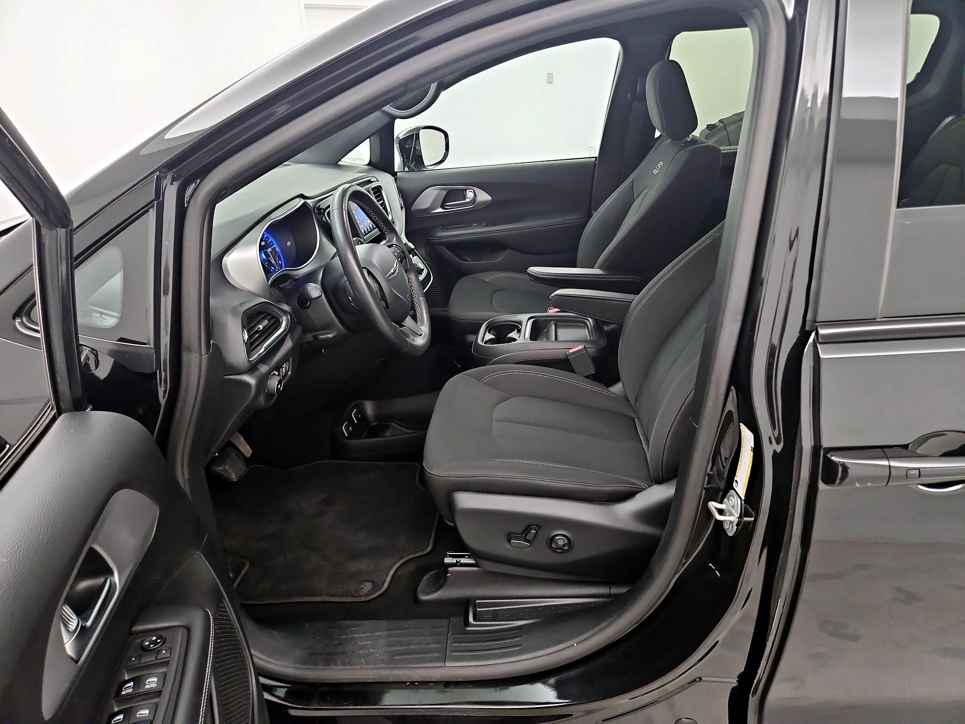 Thumbnail: 2019 Chrysler Pacifica - 11