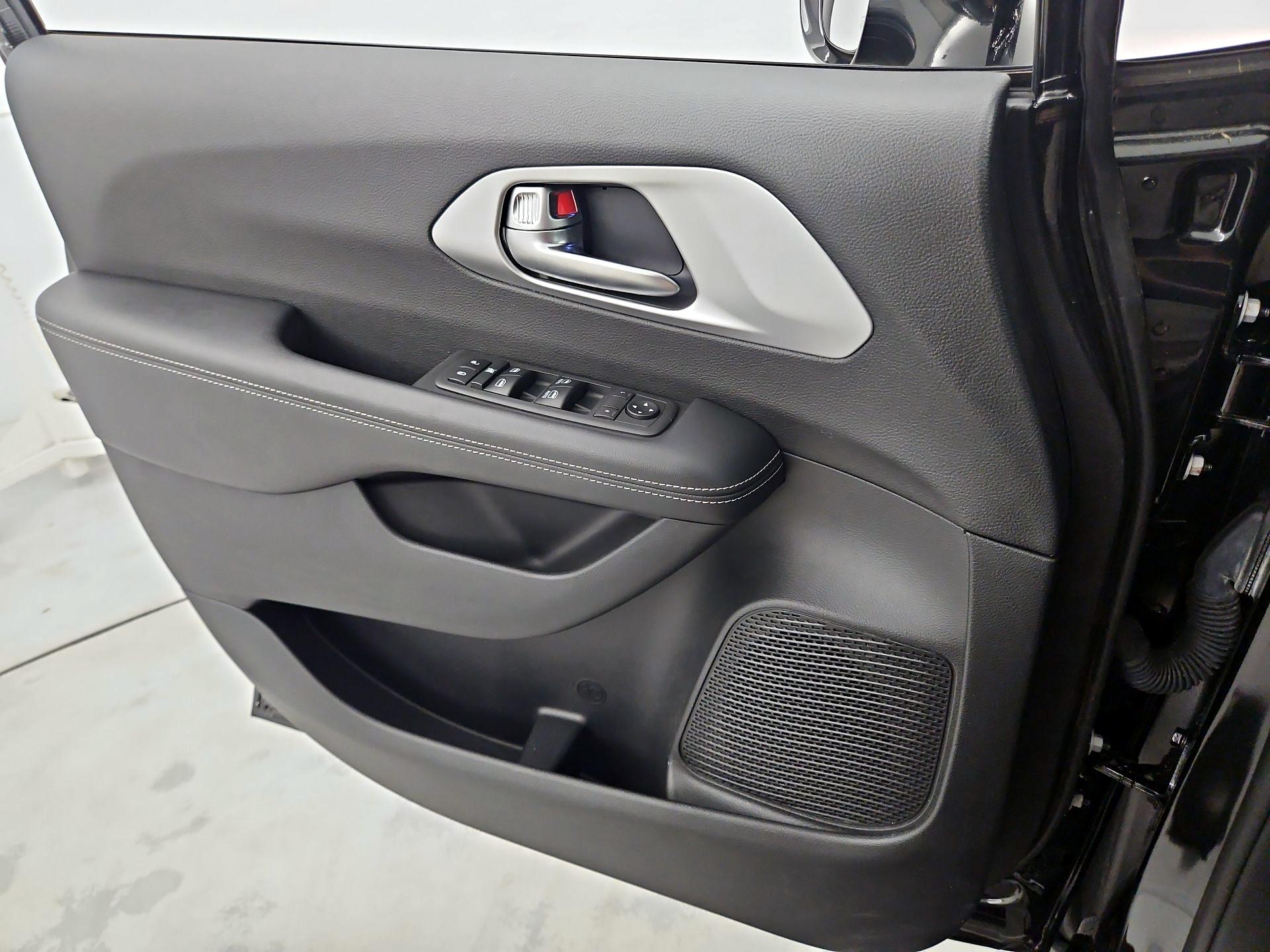 Thumbnail: 2019 Chrysler Pacifica - 12