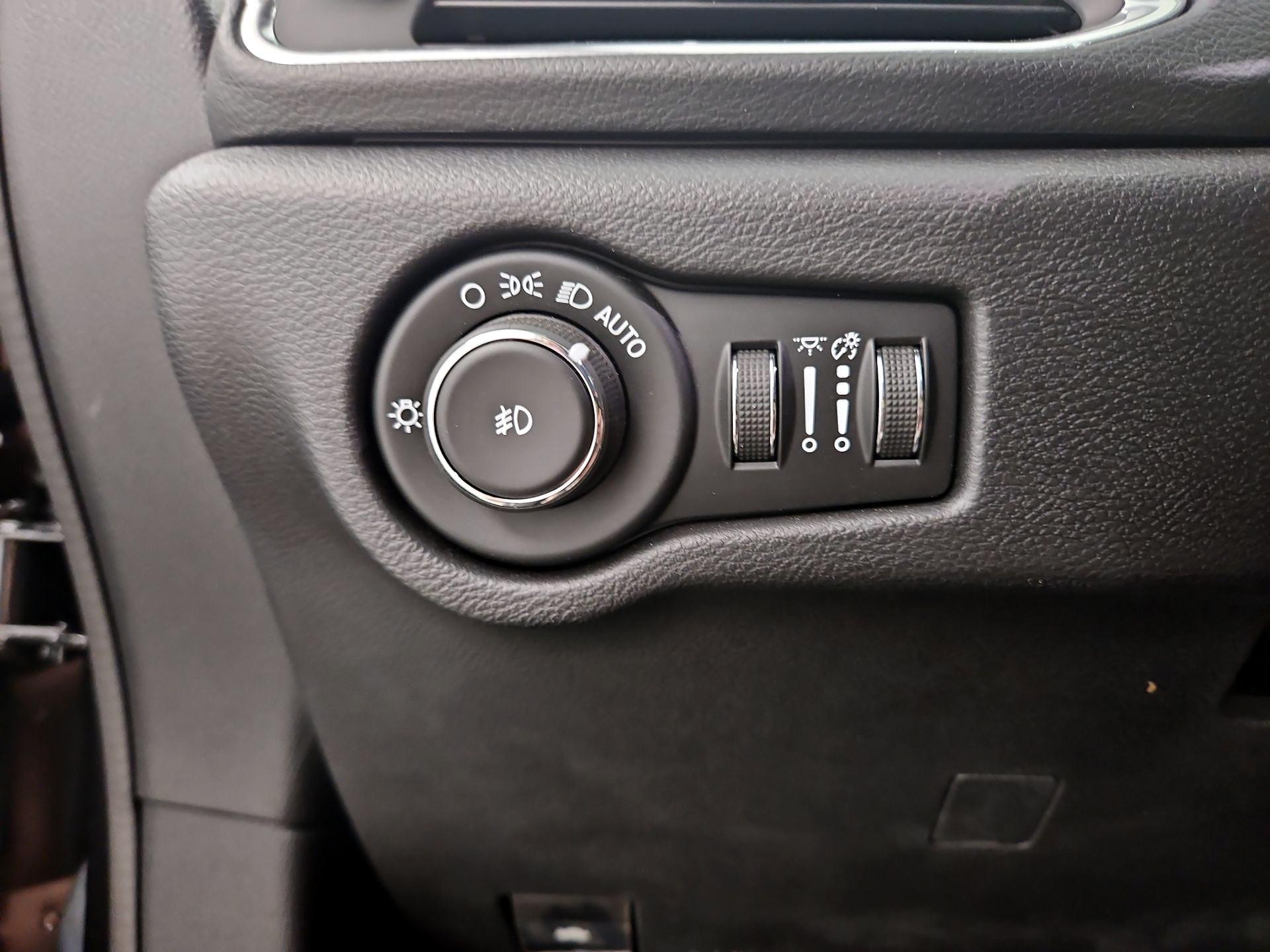 Thumbnail: 2019 Chrysler Pacifica - 13