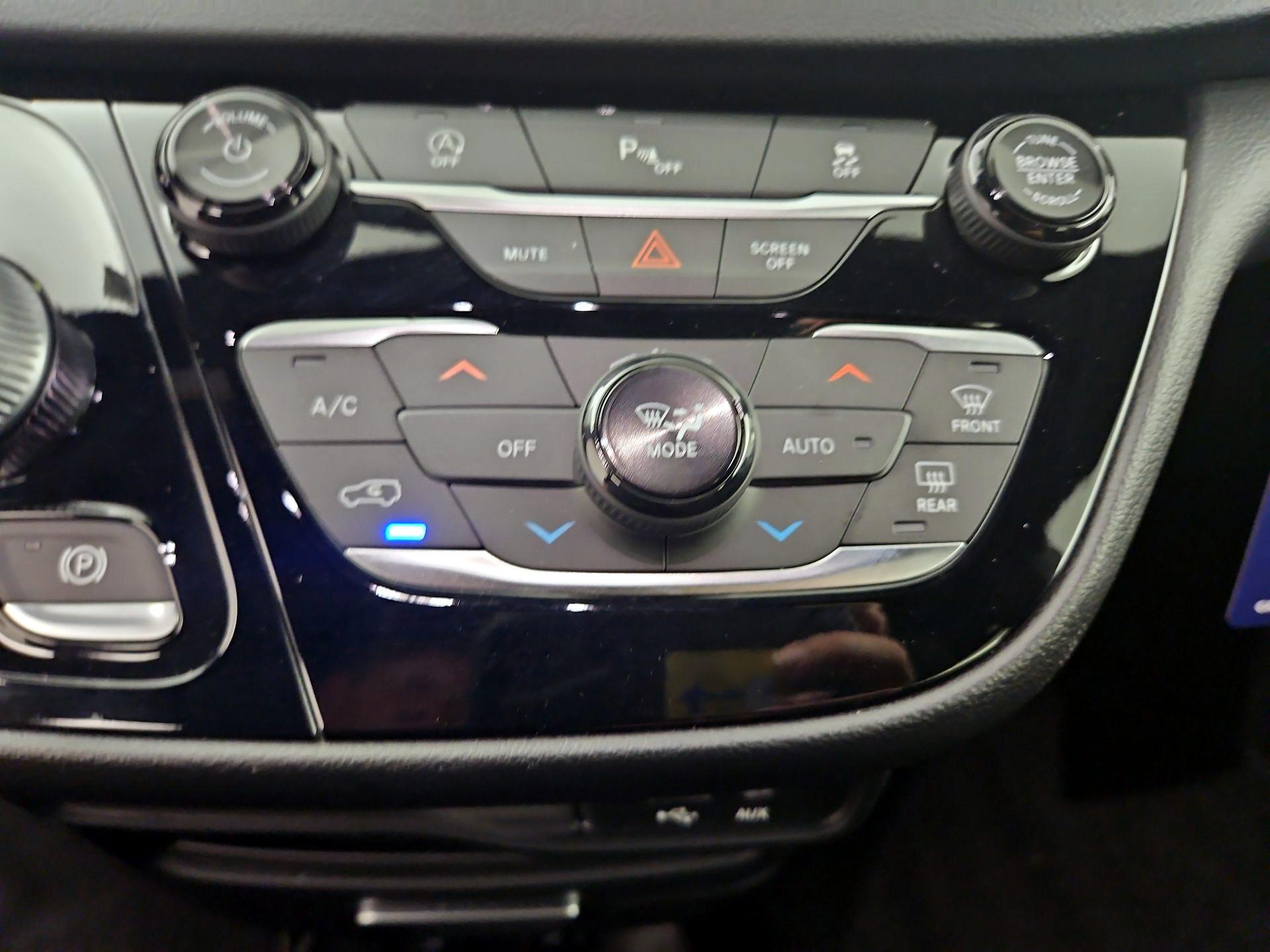 Thumbnail: 2019 Chrysler Pacifica - 16