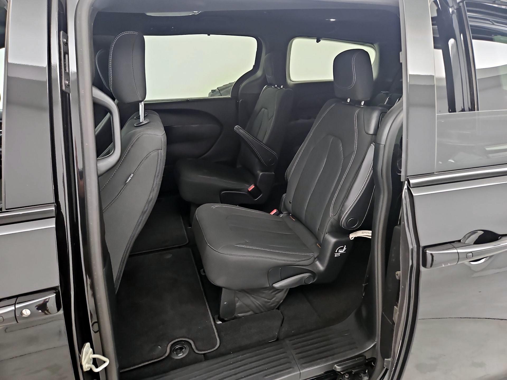 Thumbnail: 2019 Chrysler Pacifica - 19