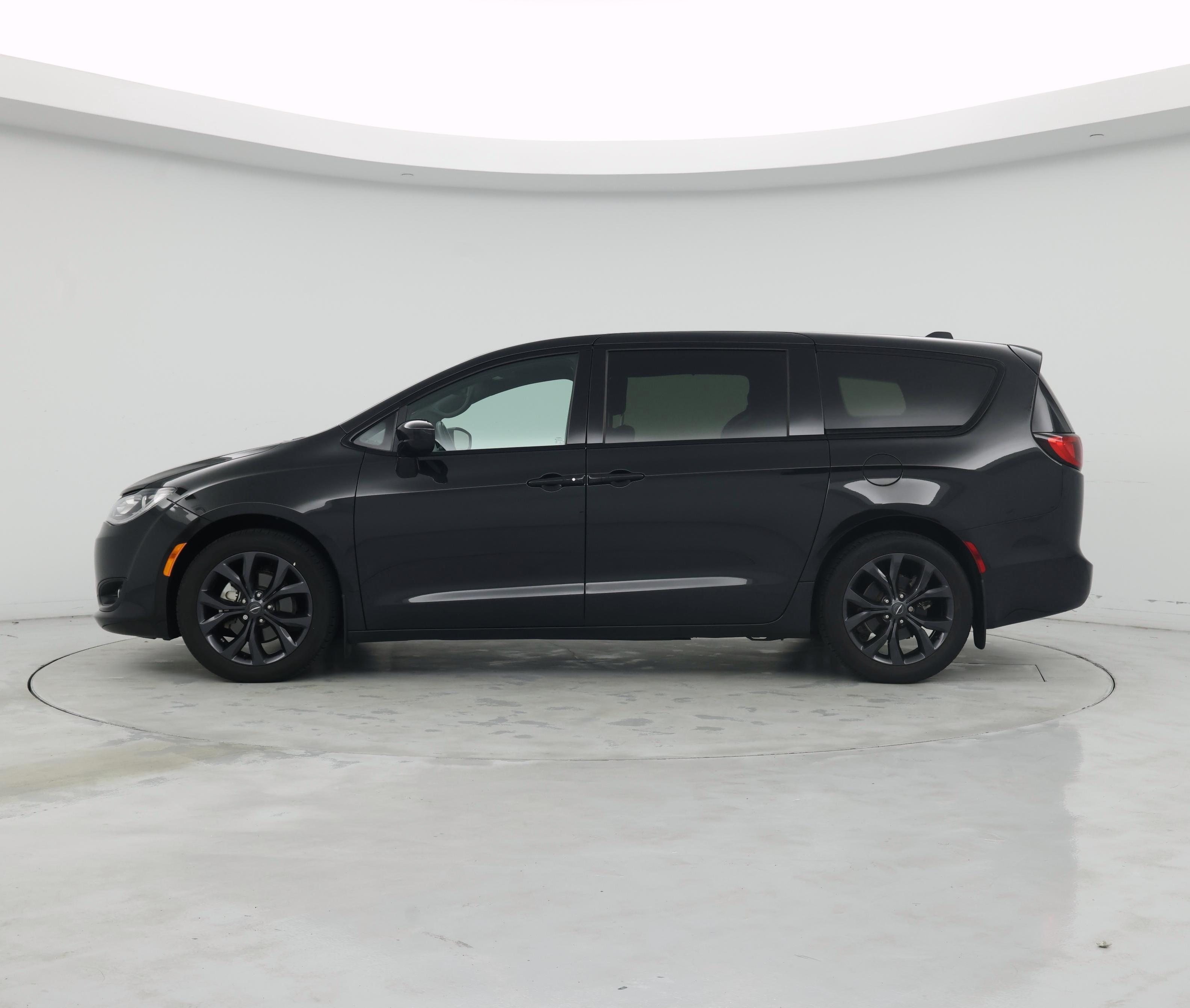 Thumbnail: 2019 Chrysler Pacifica - 3