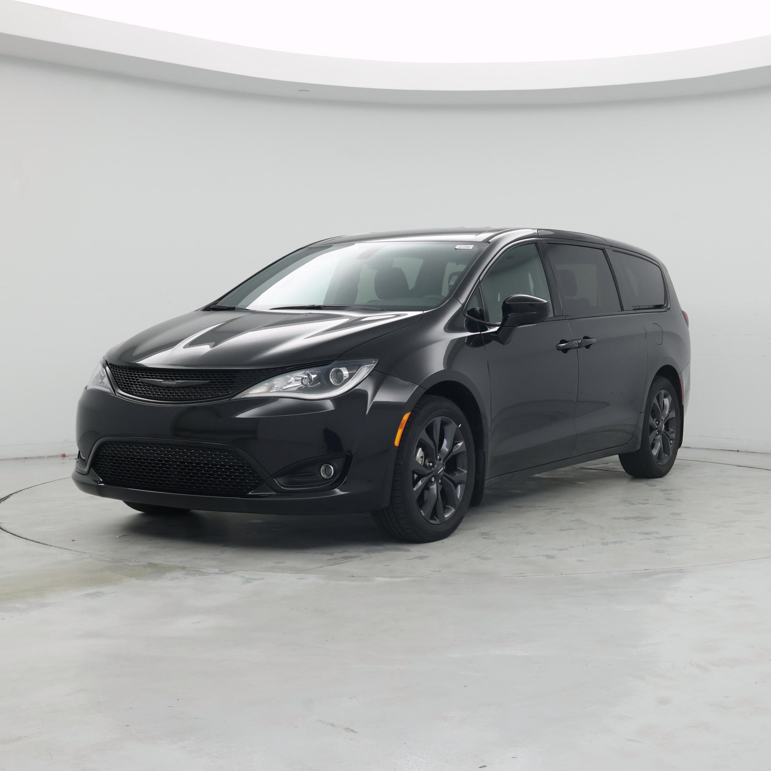 Thumbnail: 2019 Chrysler Pacifica - 4