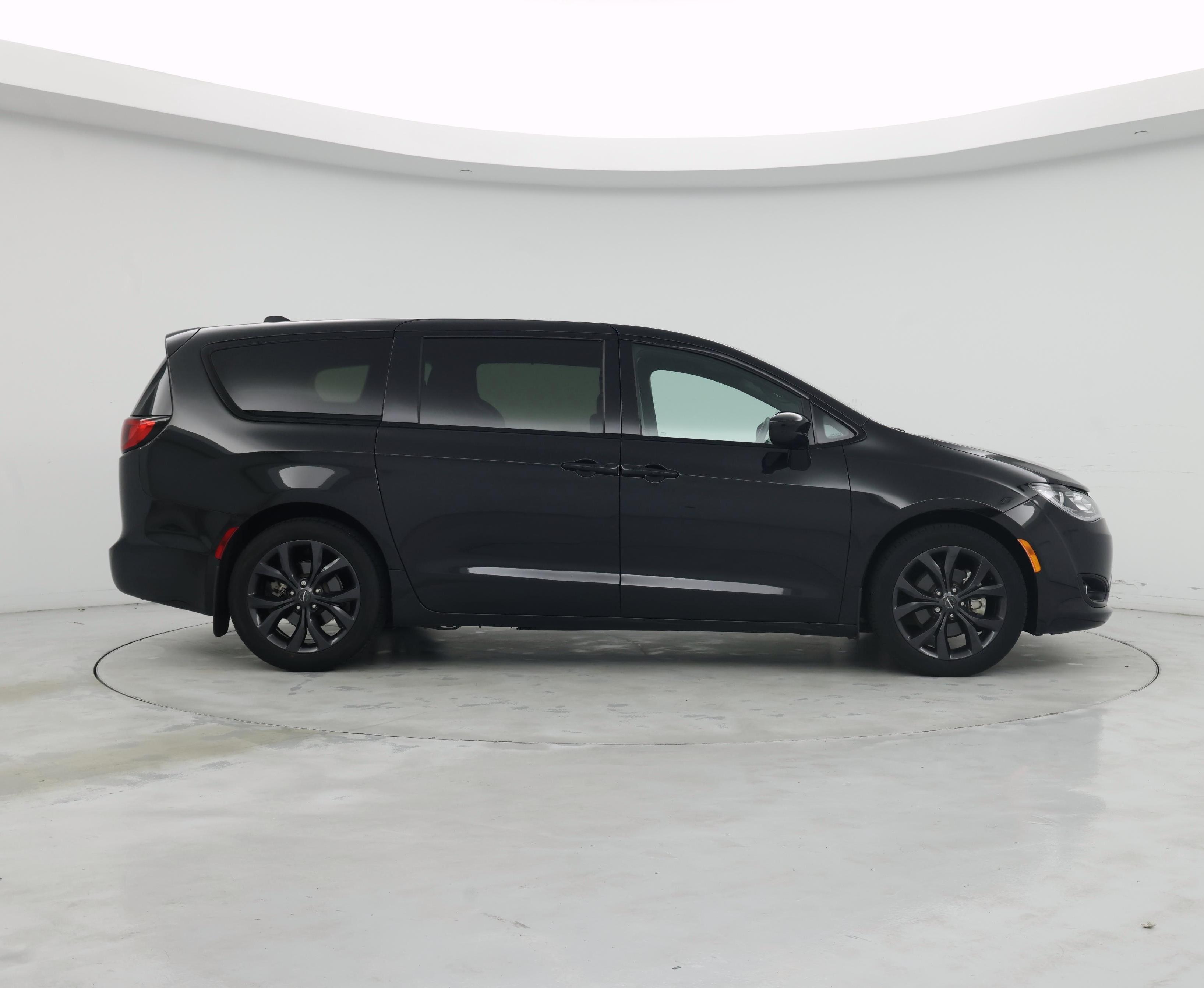 Thumbnail: 2019 Chrysler Pacifica - 7